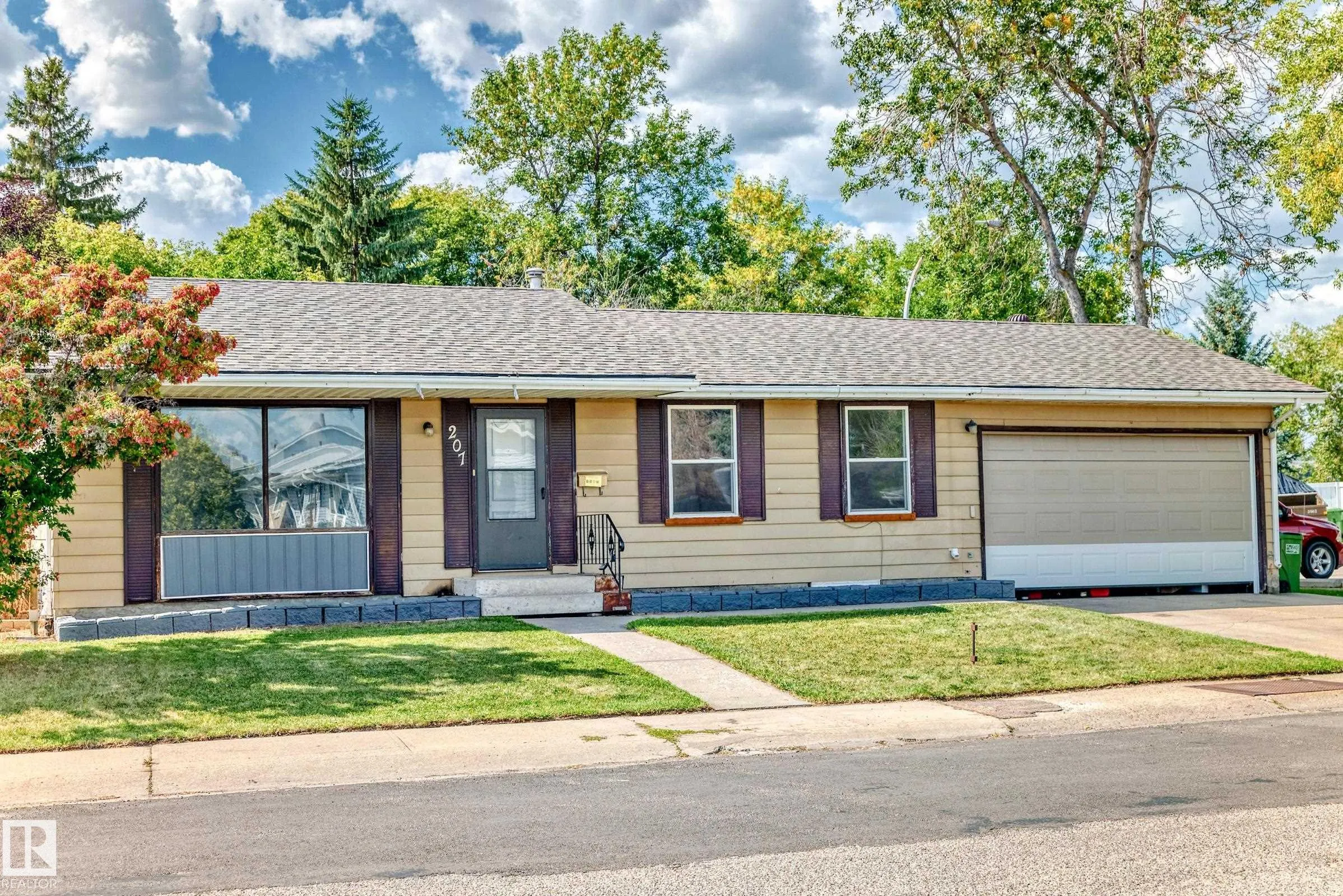 207 HOMESTEAD Crescent