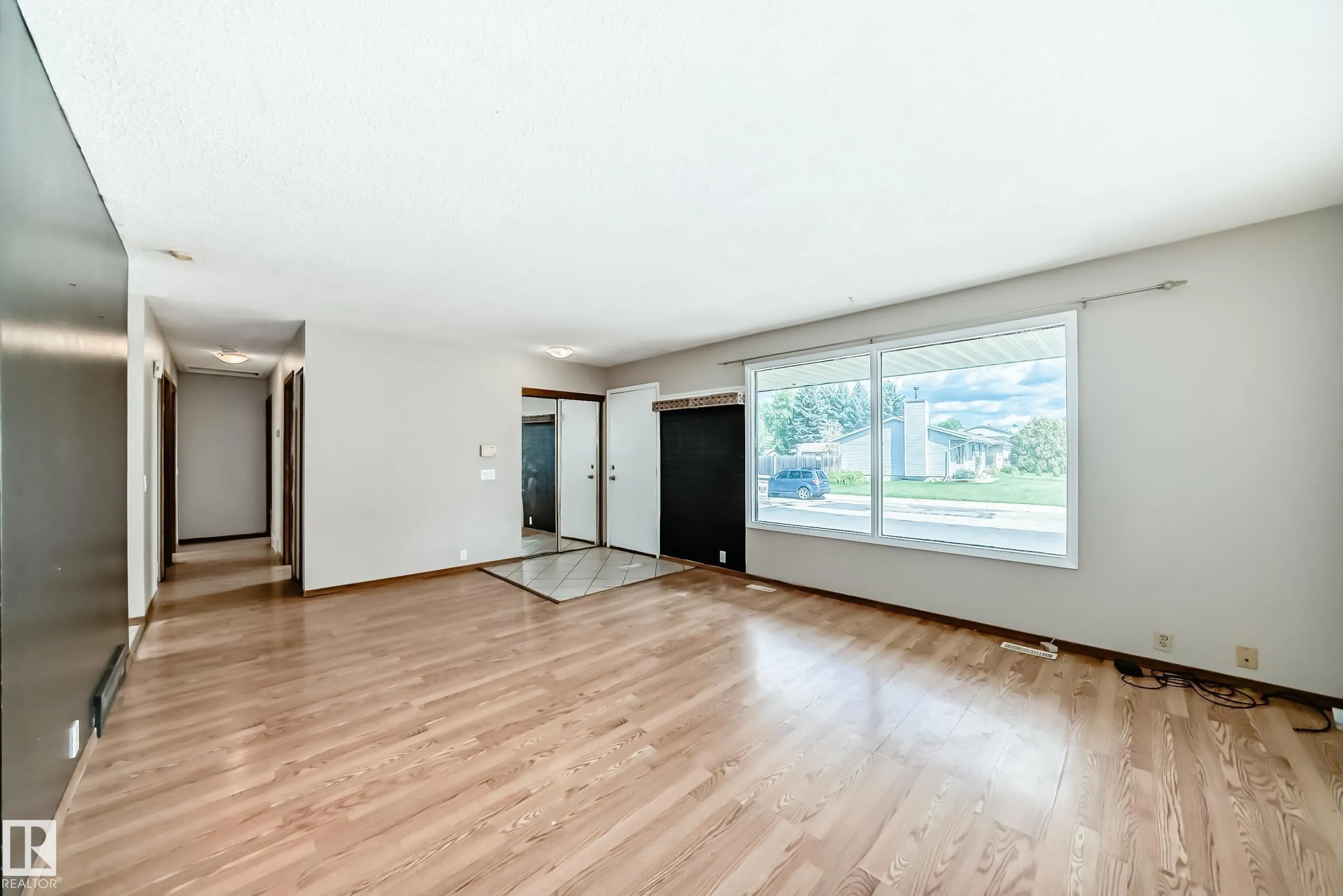 207 HOMESTEAD Crescent