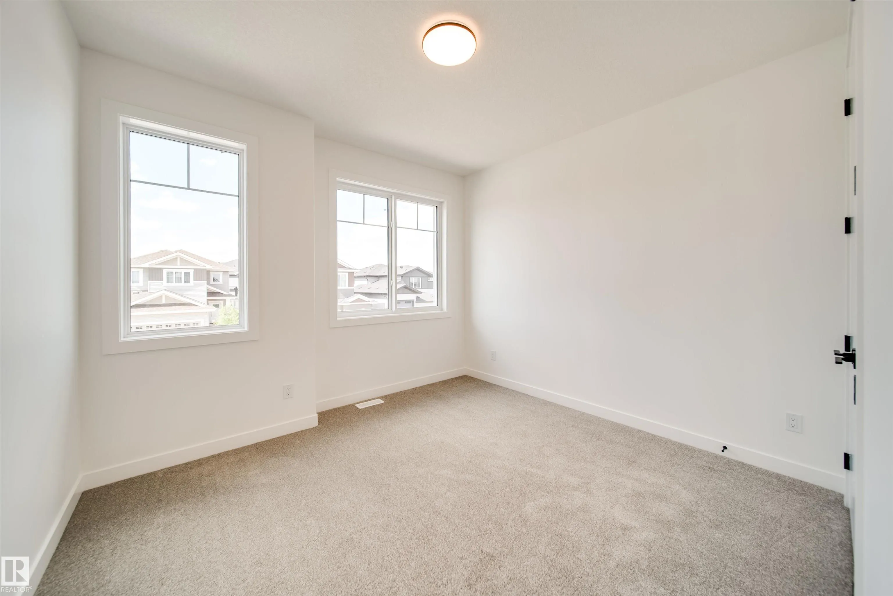 42 DILLWORTH Crescent