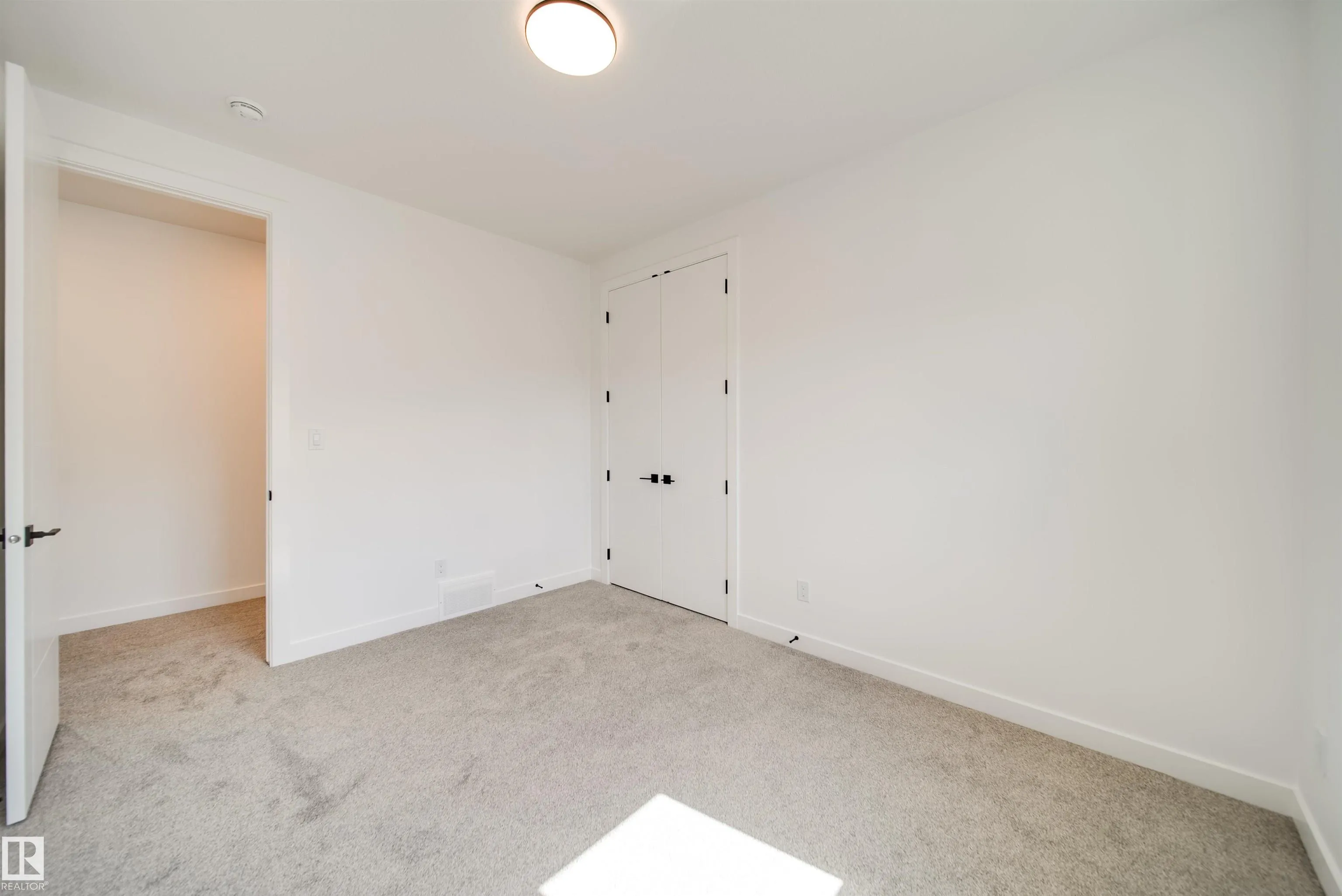 42 DILLWORTH Crescent