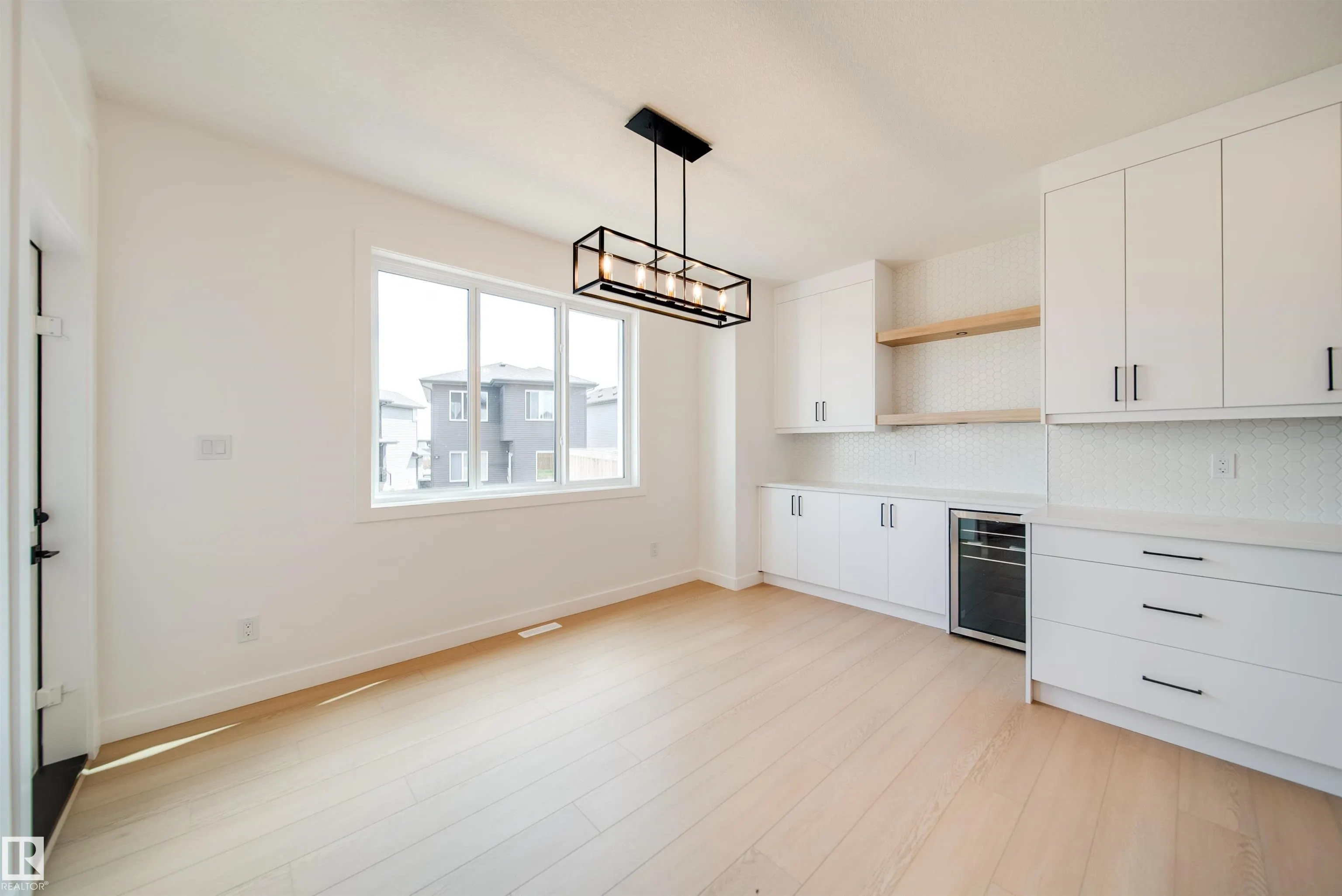 42 DILLWORTH Crescent