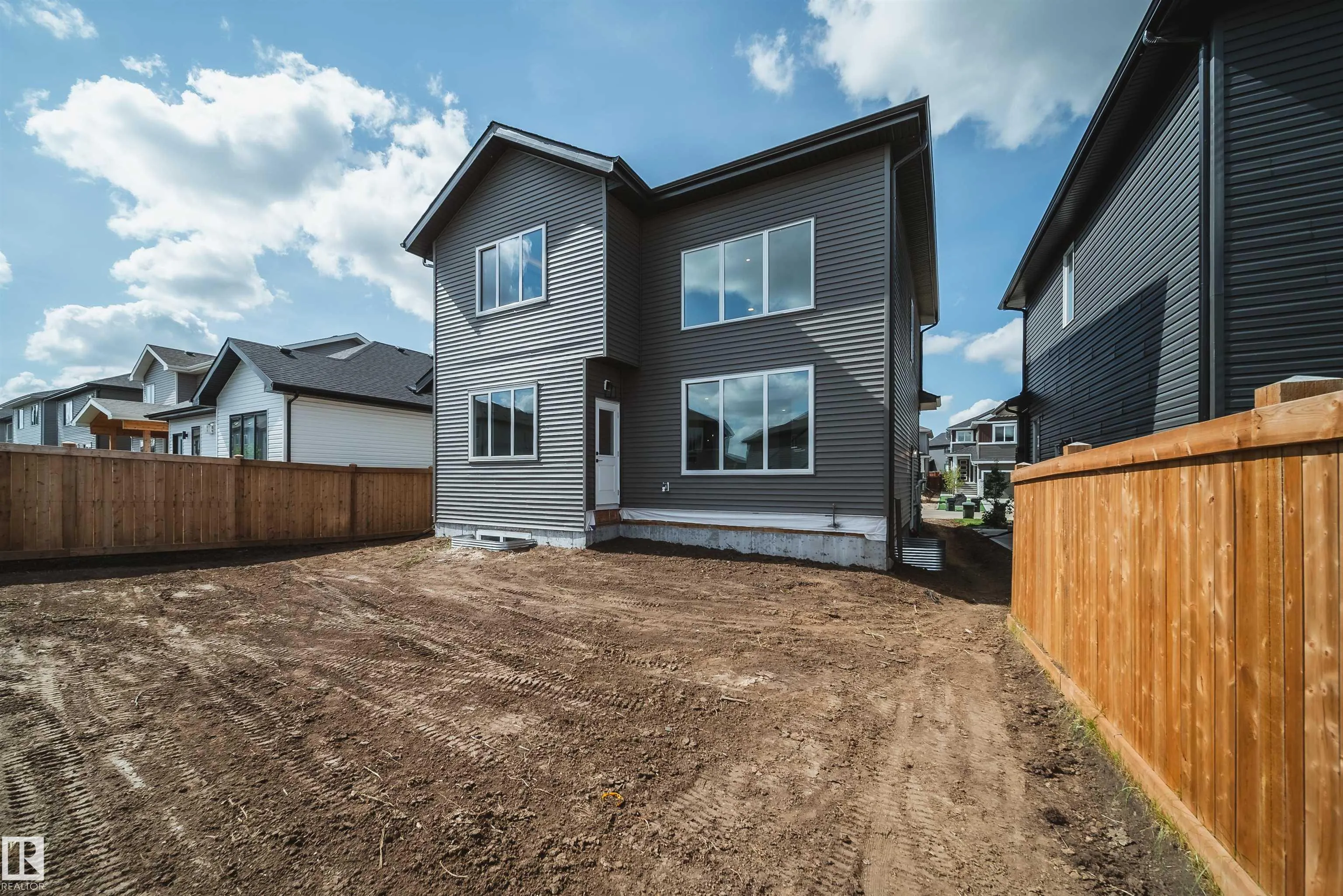 42 DILLWORTH Crescent