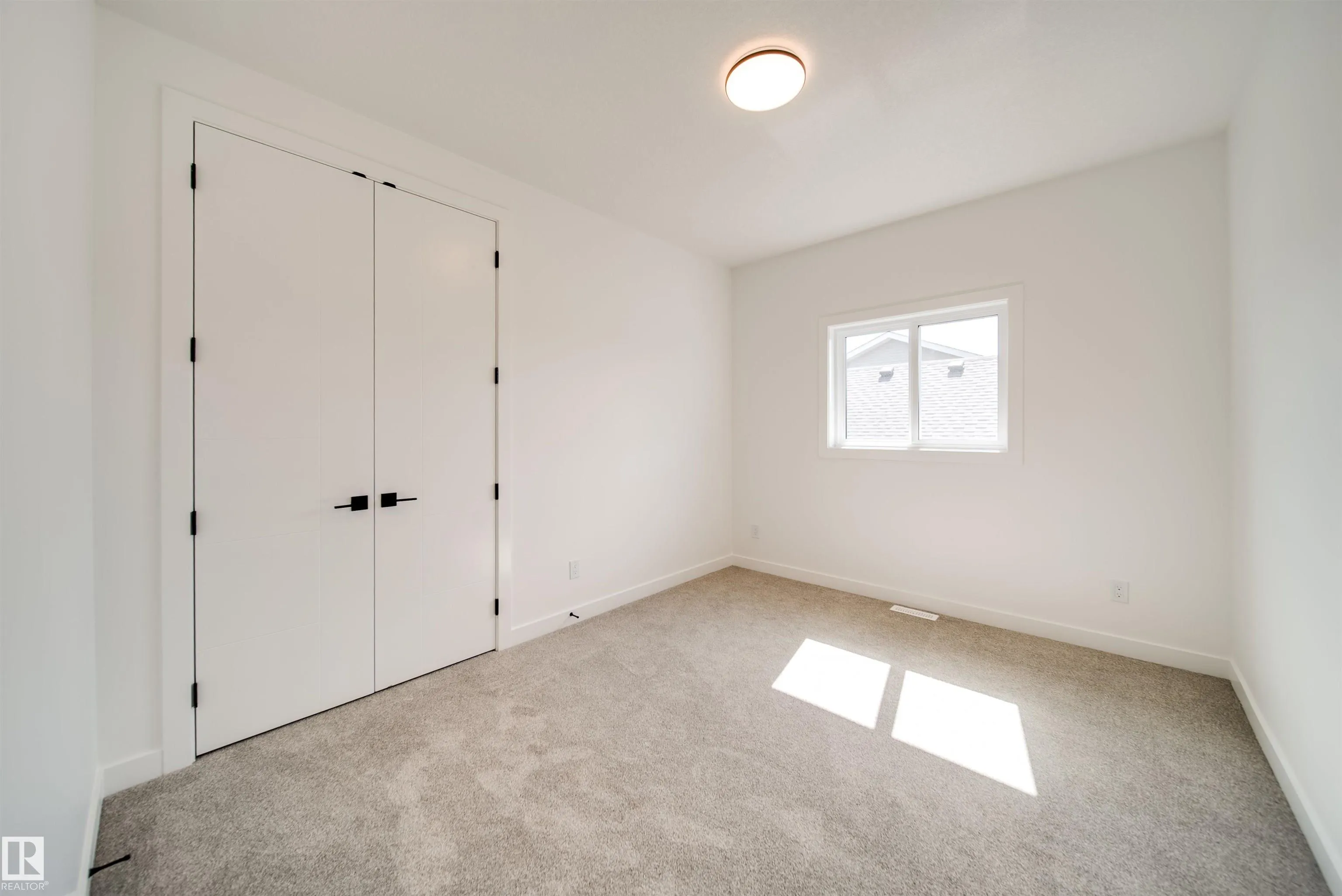 42 DILLWORTH Crescent