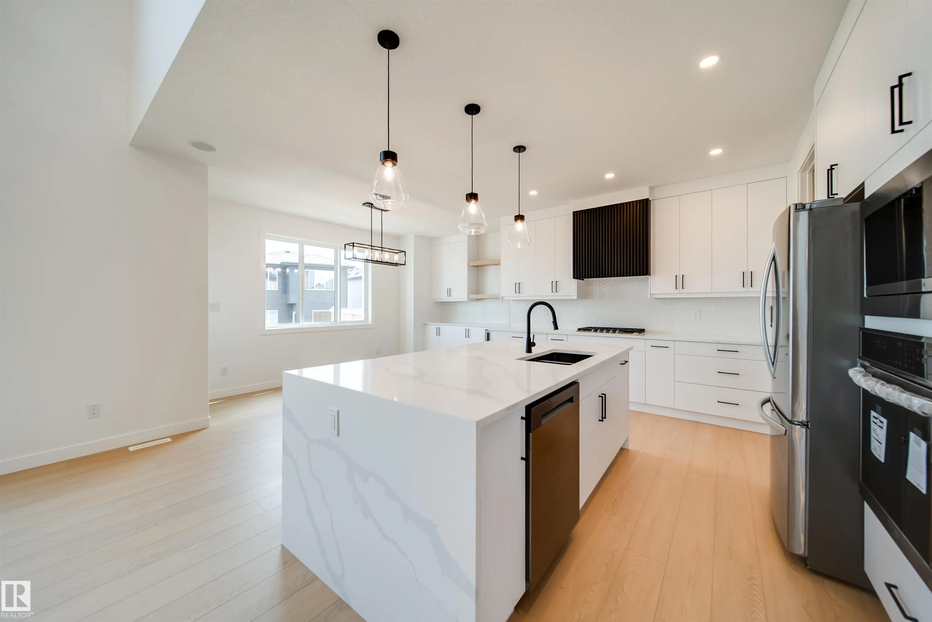 42 DILLWORTH Crescent