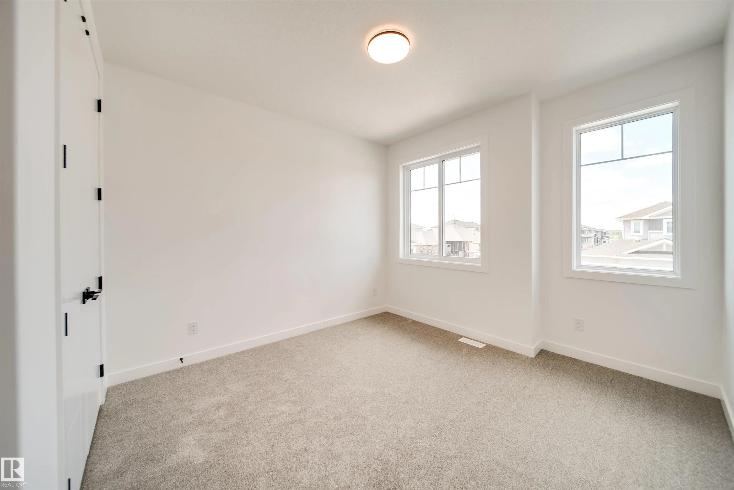42 DILLWORTH Crescent