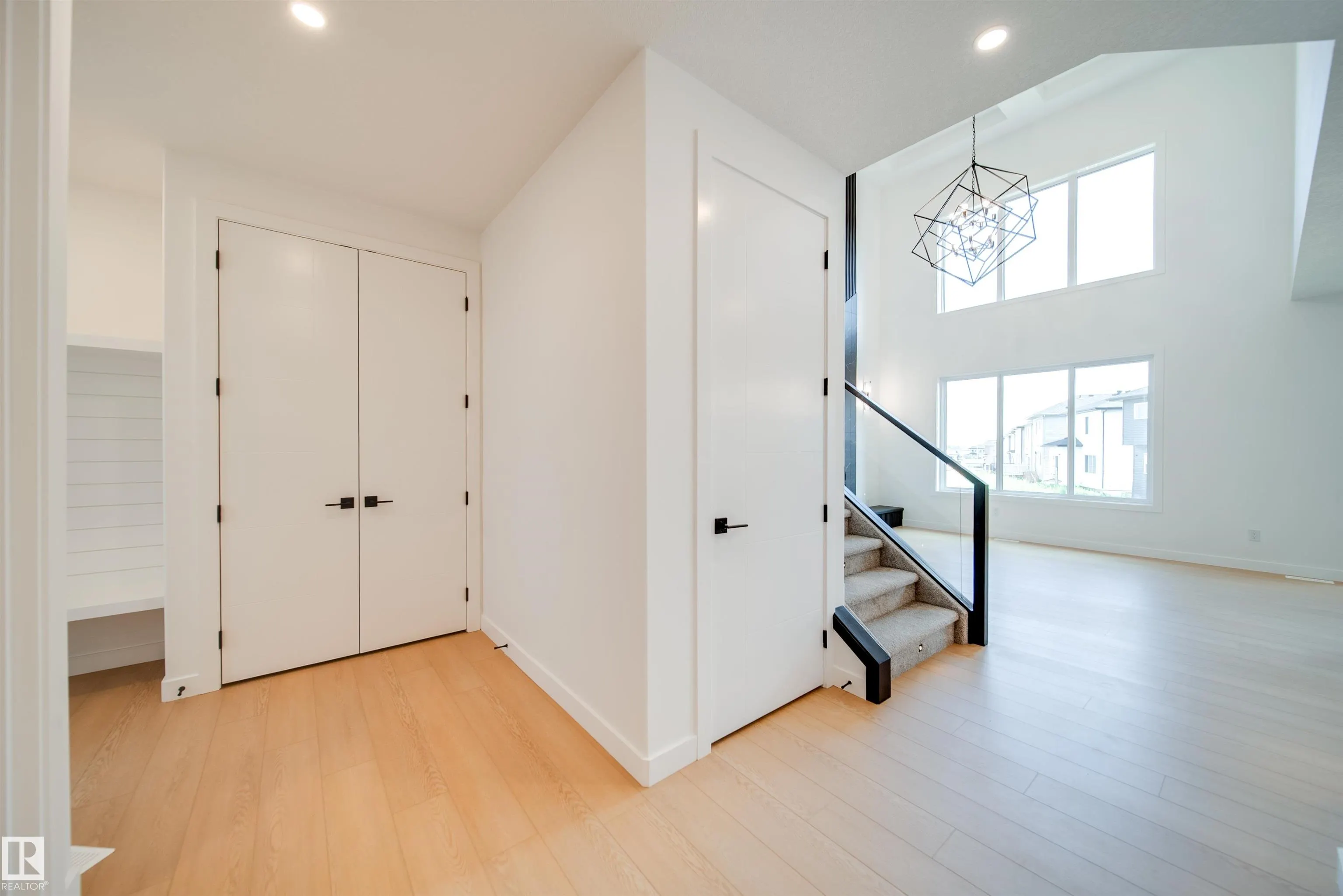 42 DILLWORTH Crescent