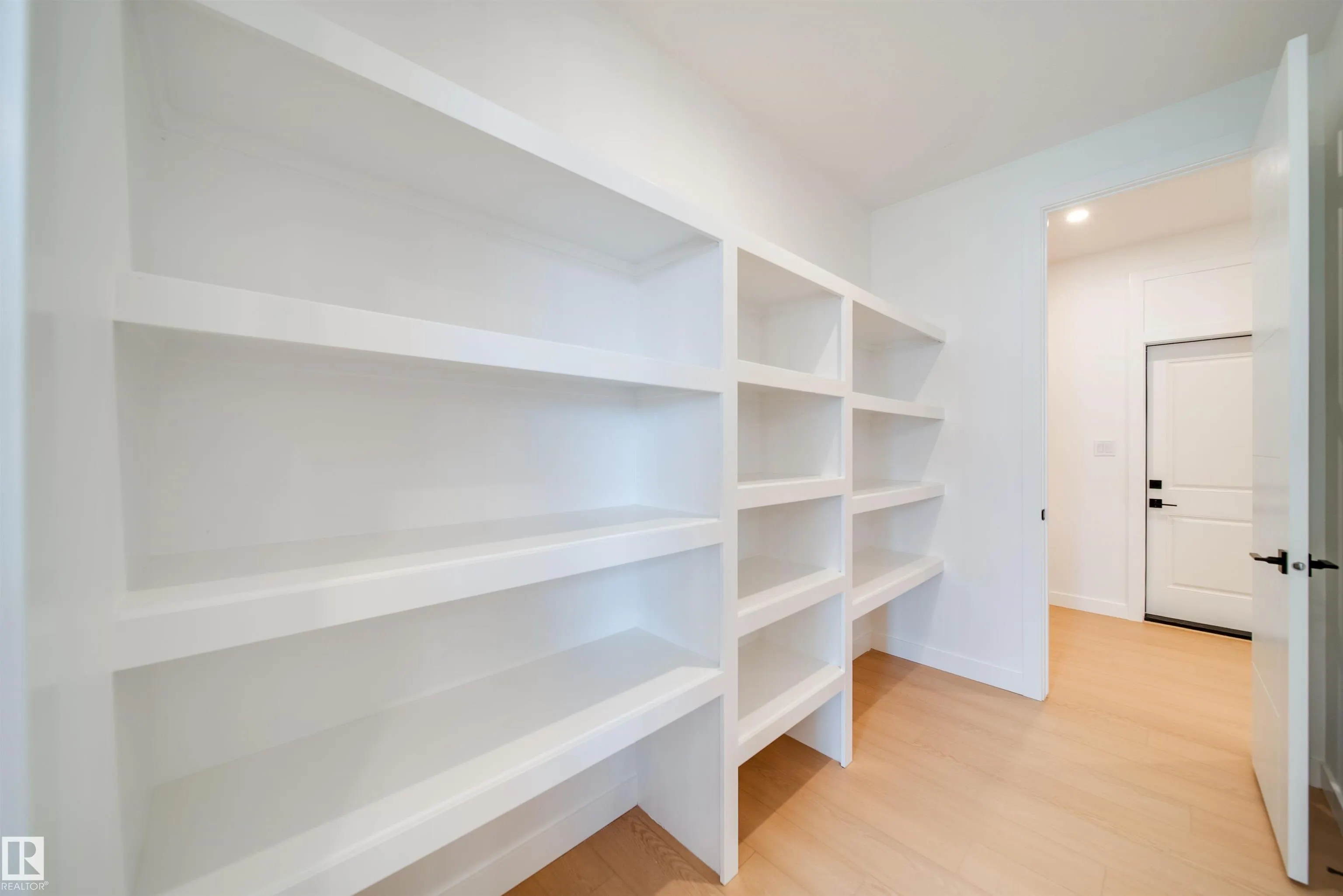 42 DILLWORTH Crescent