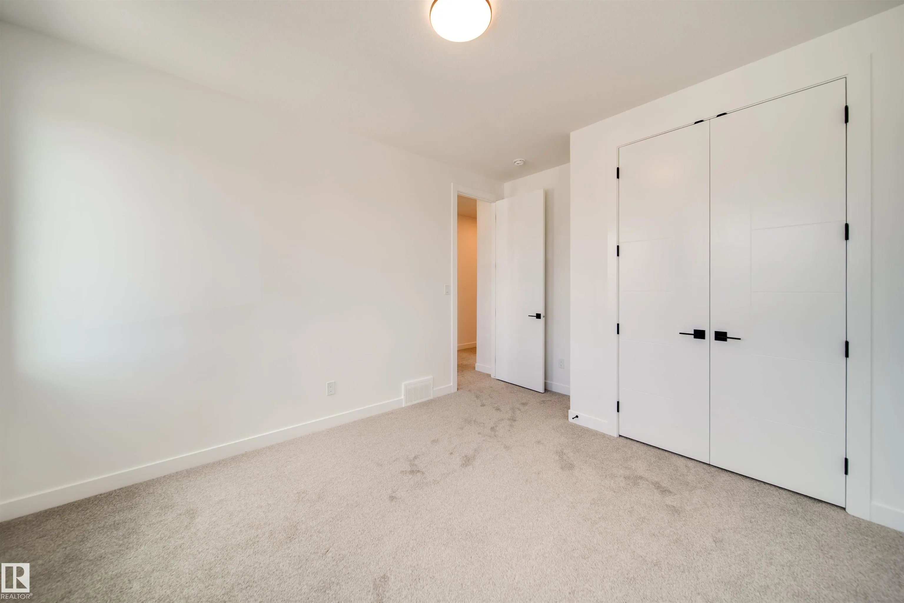 42 DILLWORTH Crescent