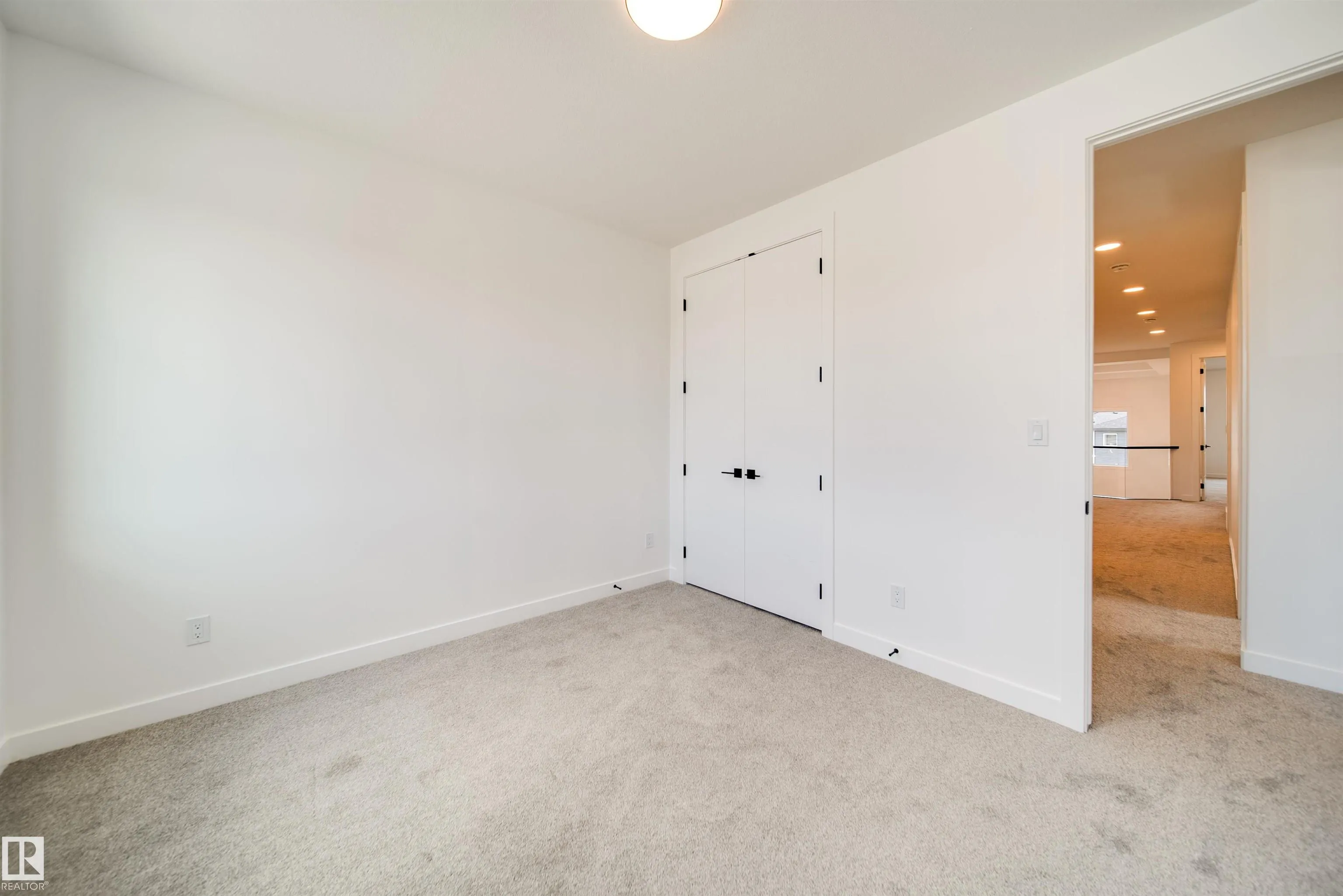 42 DILLWORTH Crescent
