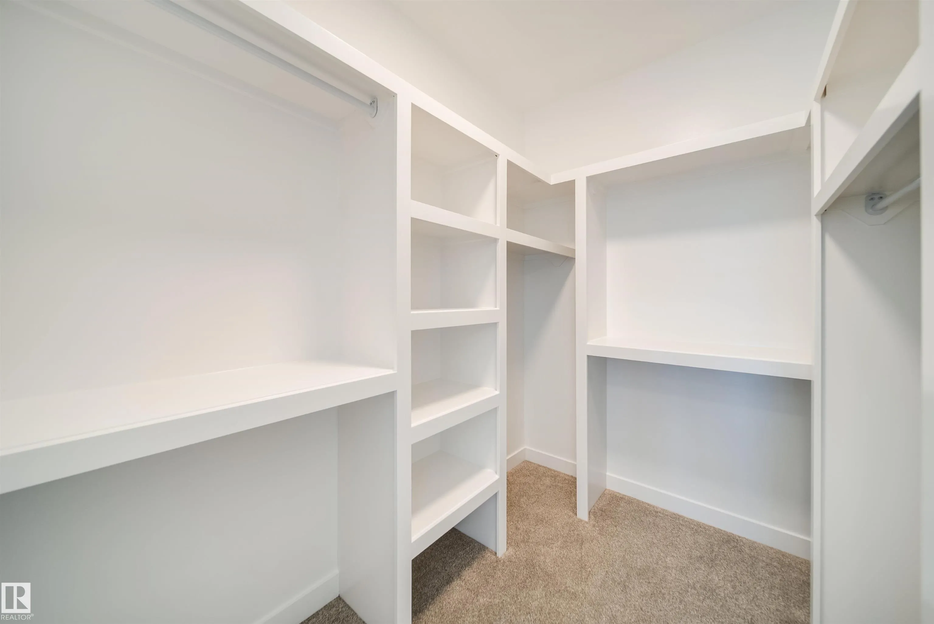 42 DILLWORTH Crescent