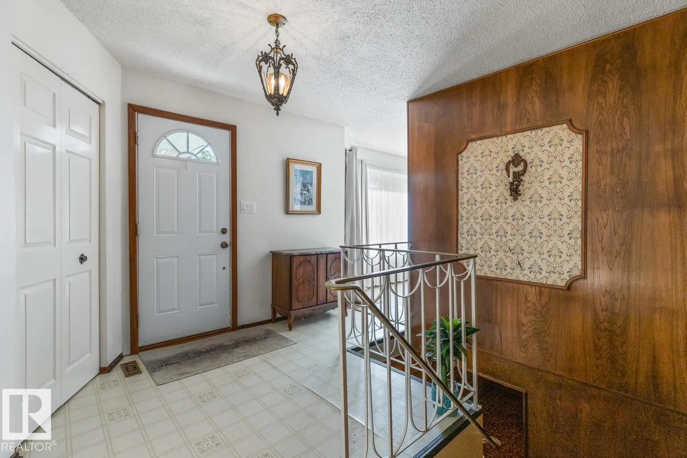 6 STRATHCONA Place