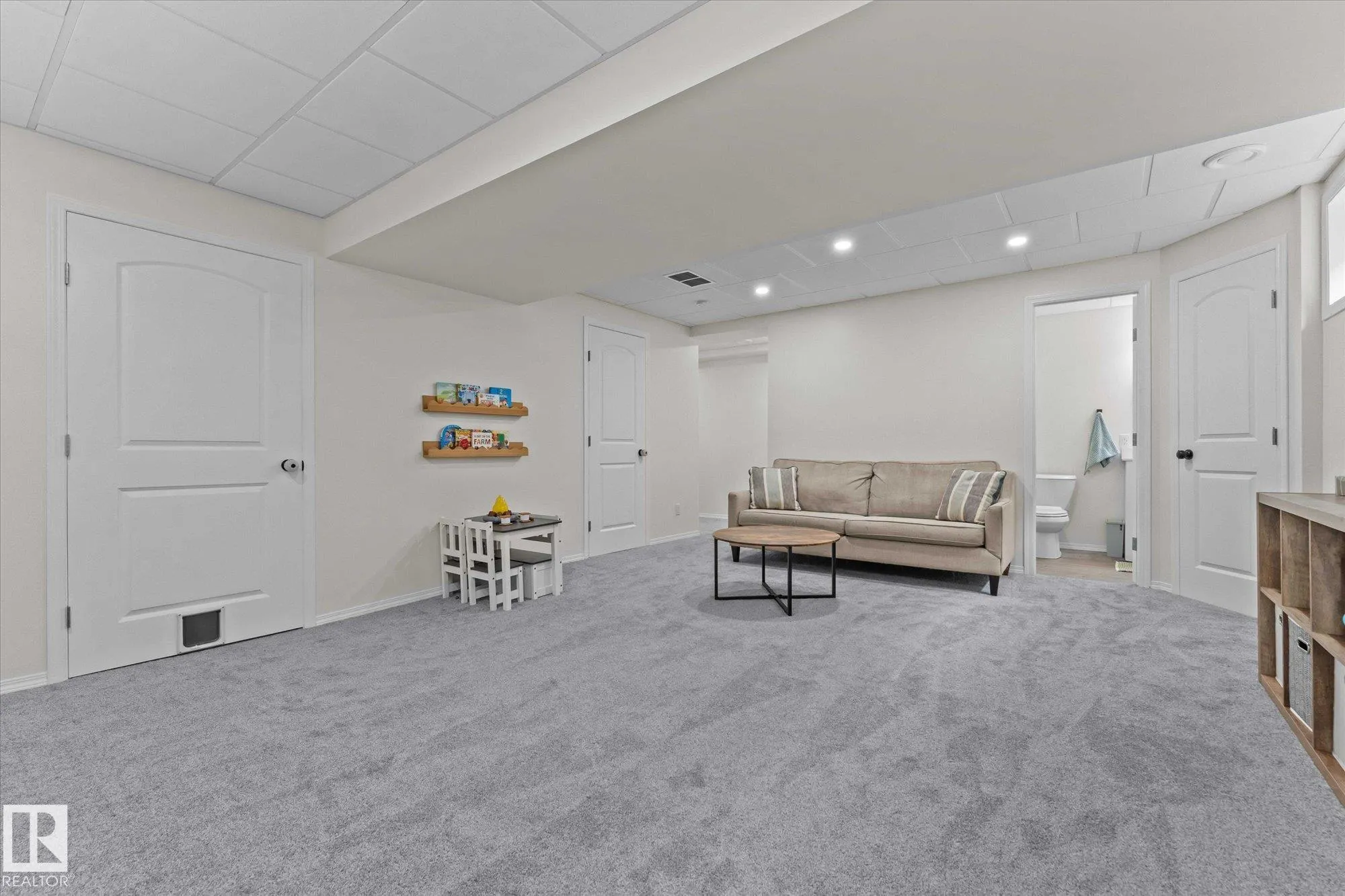 12 LEYLAND Way