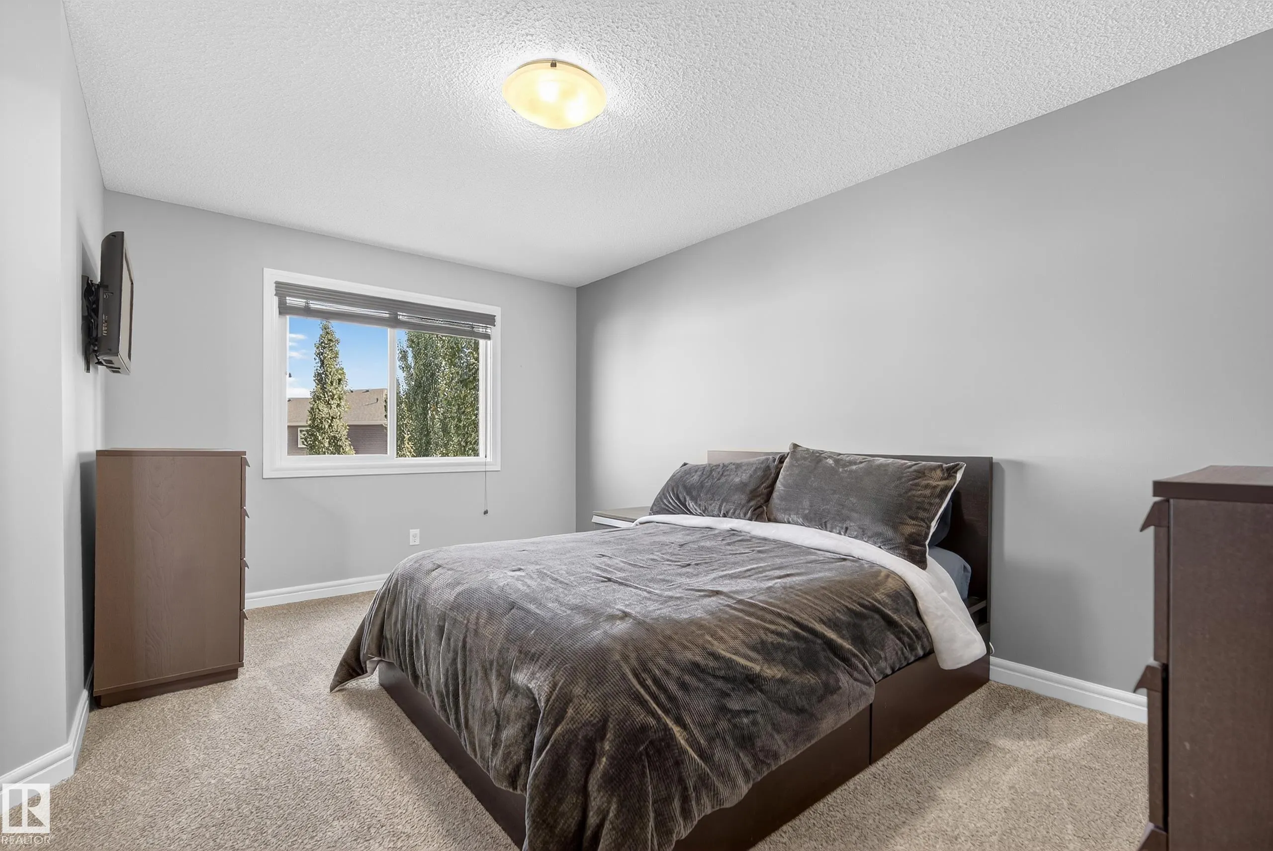 17 MEADOWVIEW Court