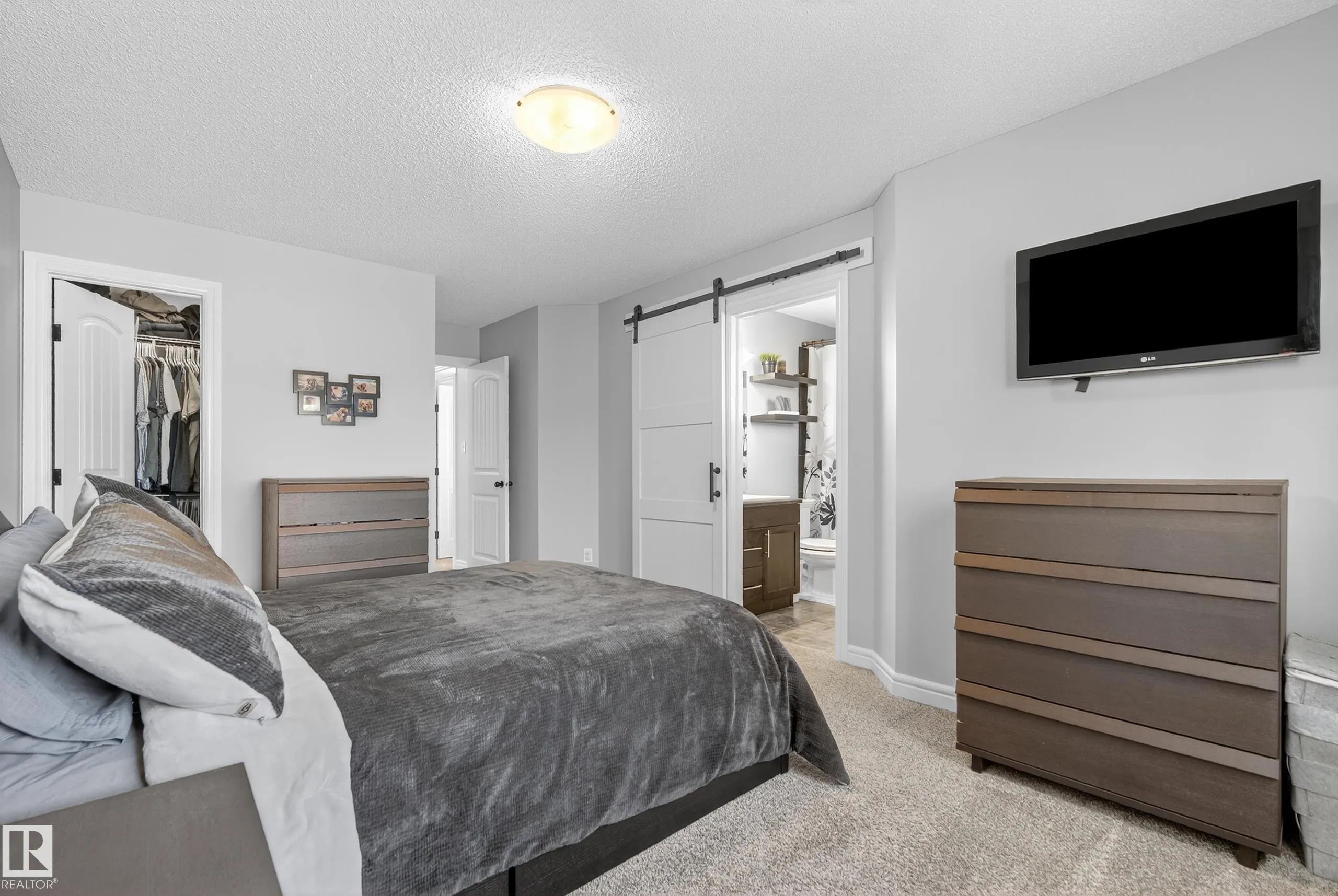 17 MEADOWVIEW Court