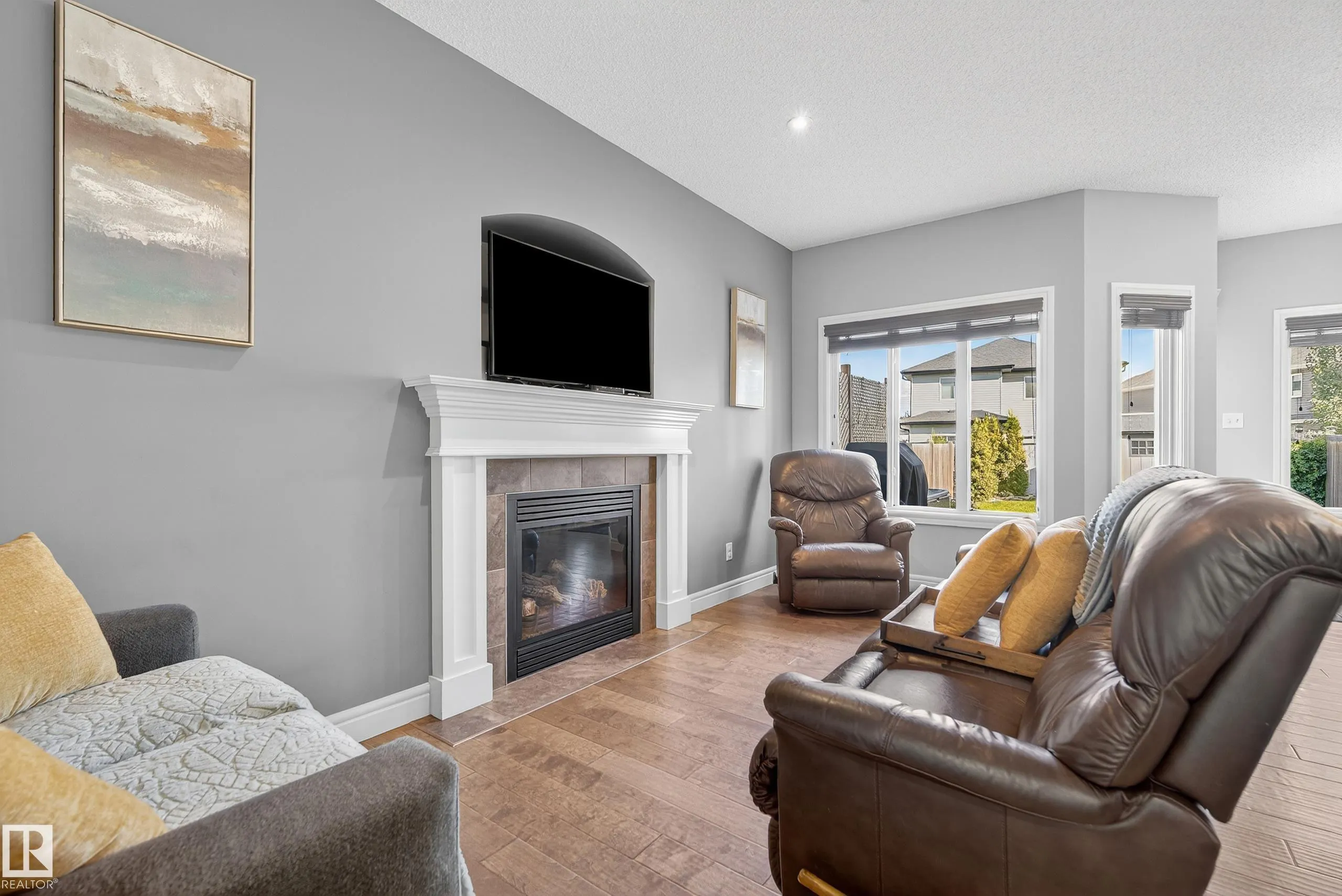 17 MEADOWVIEW Court