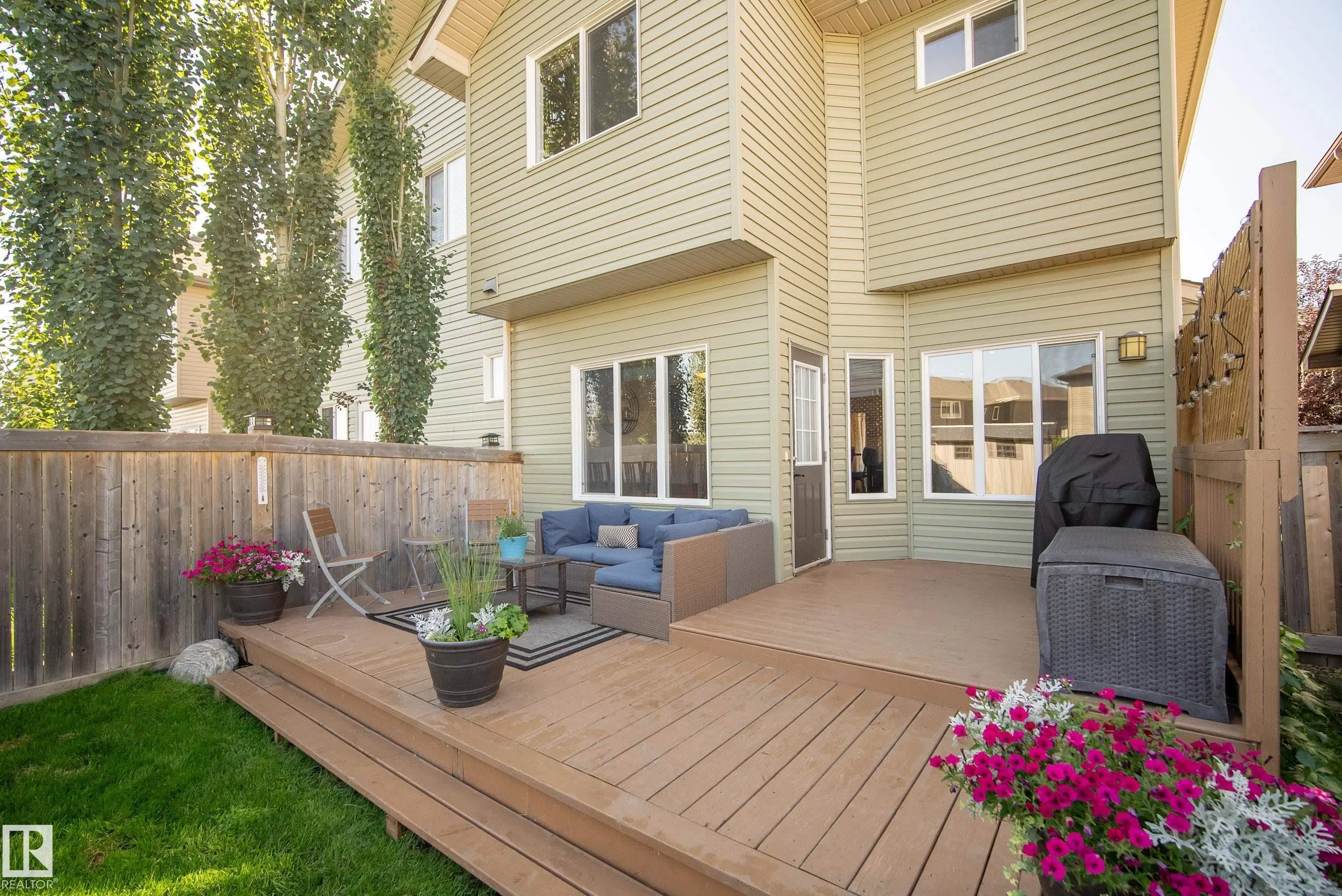 17 MEADOWVIEW Court