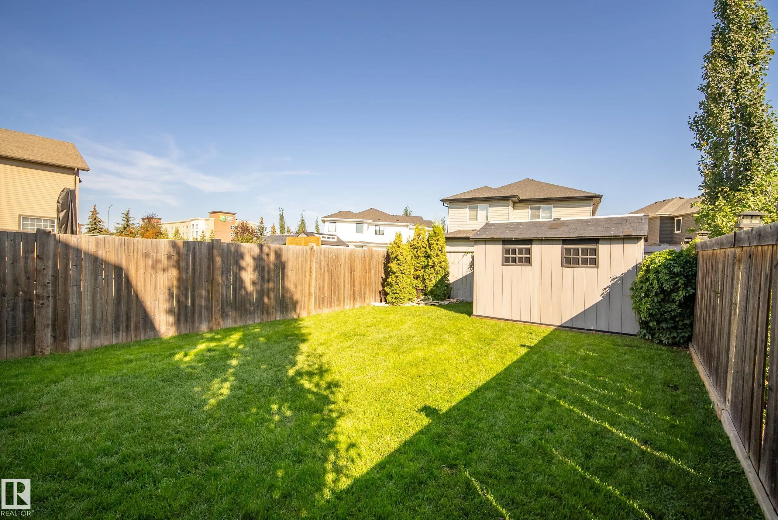 17 MEADOWVIEW Court