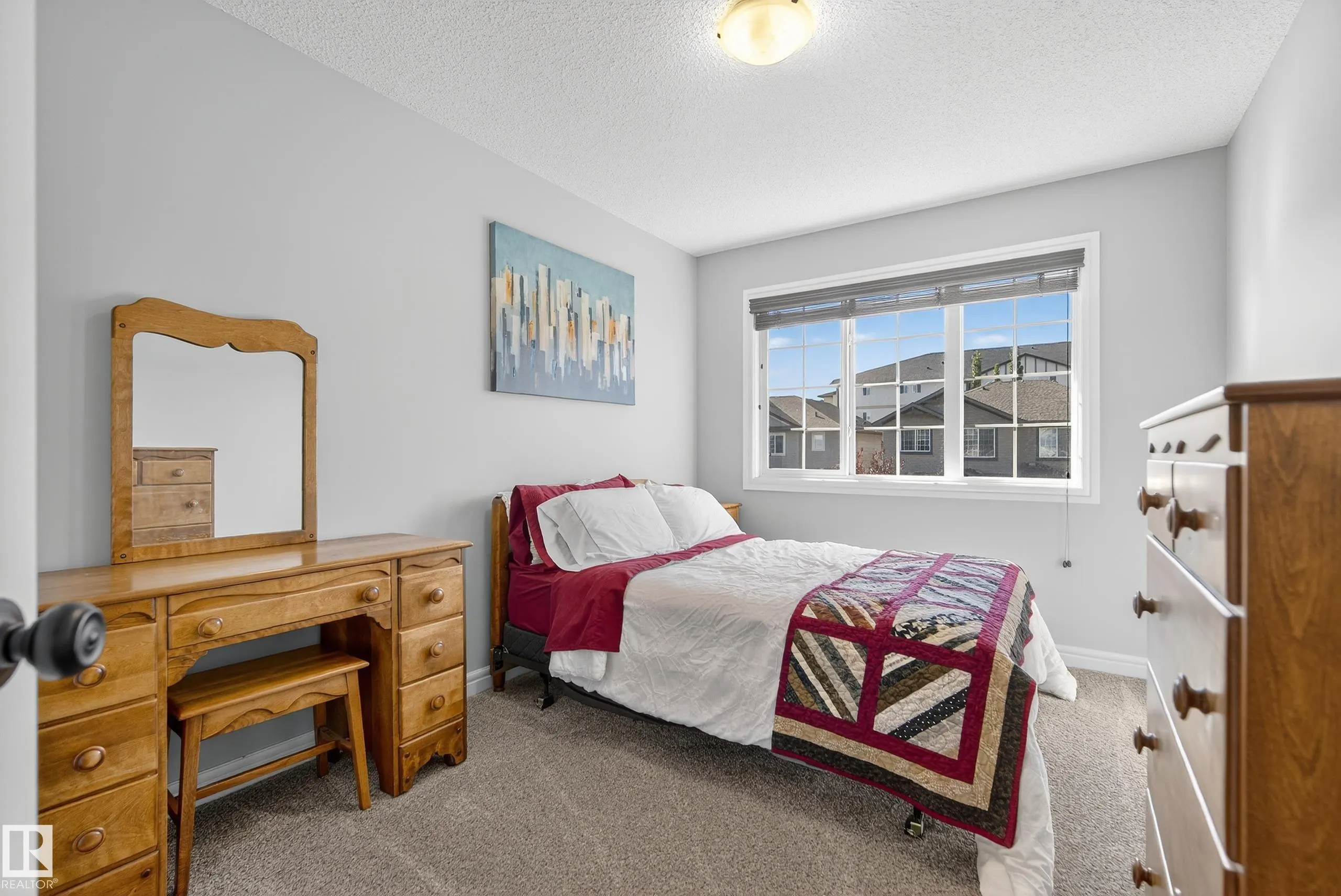 17 MEADOWVIEW Court
