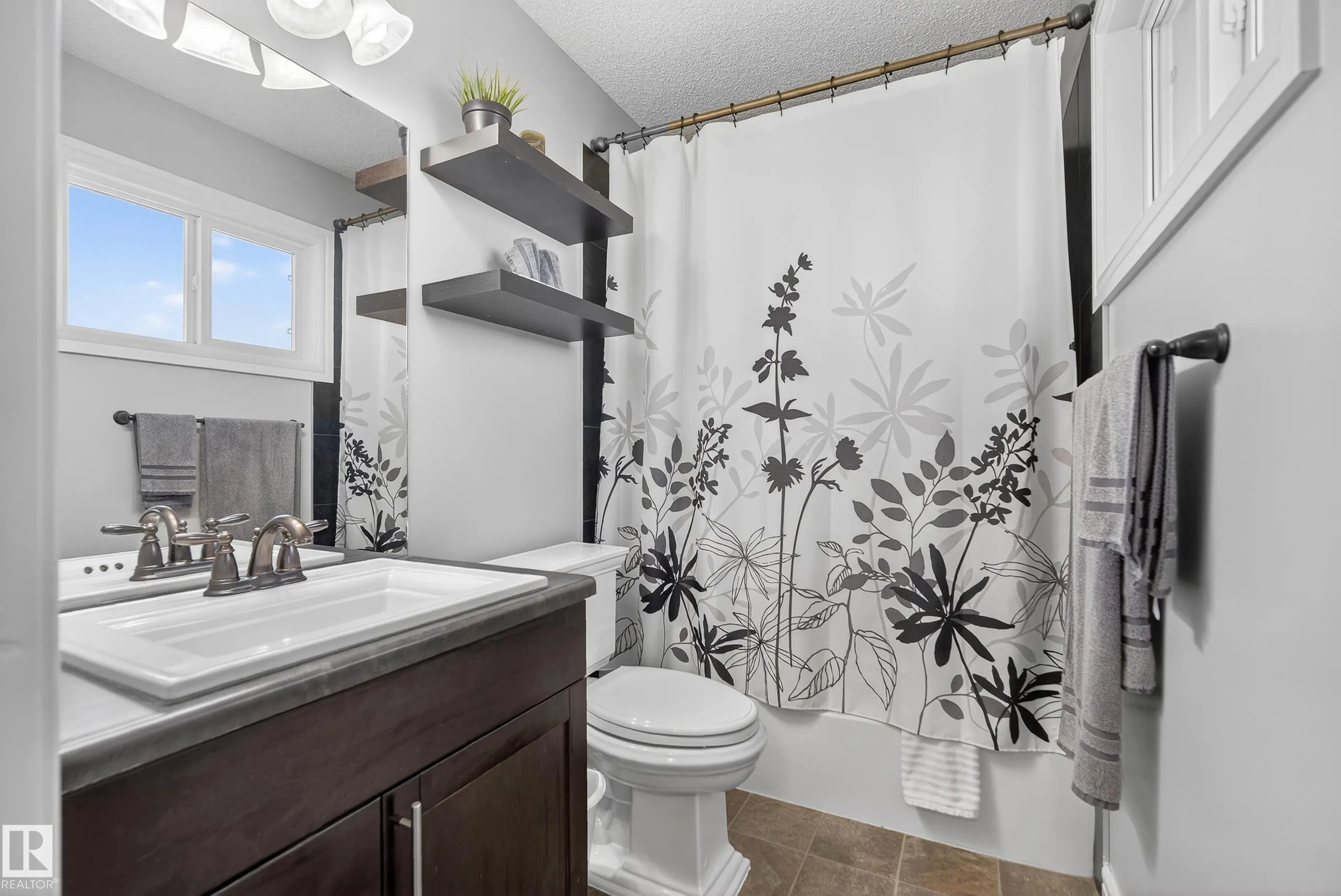 17 MEADOWVIEW Court