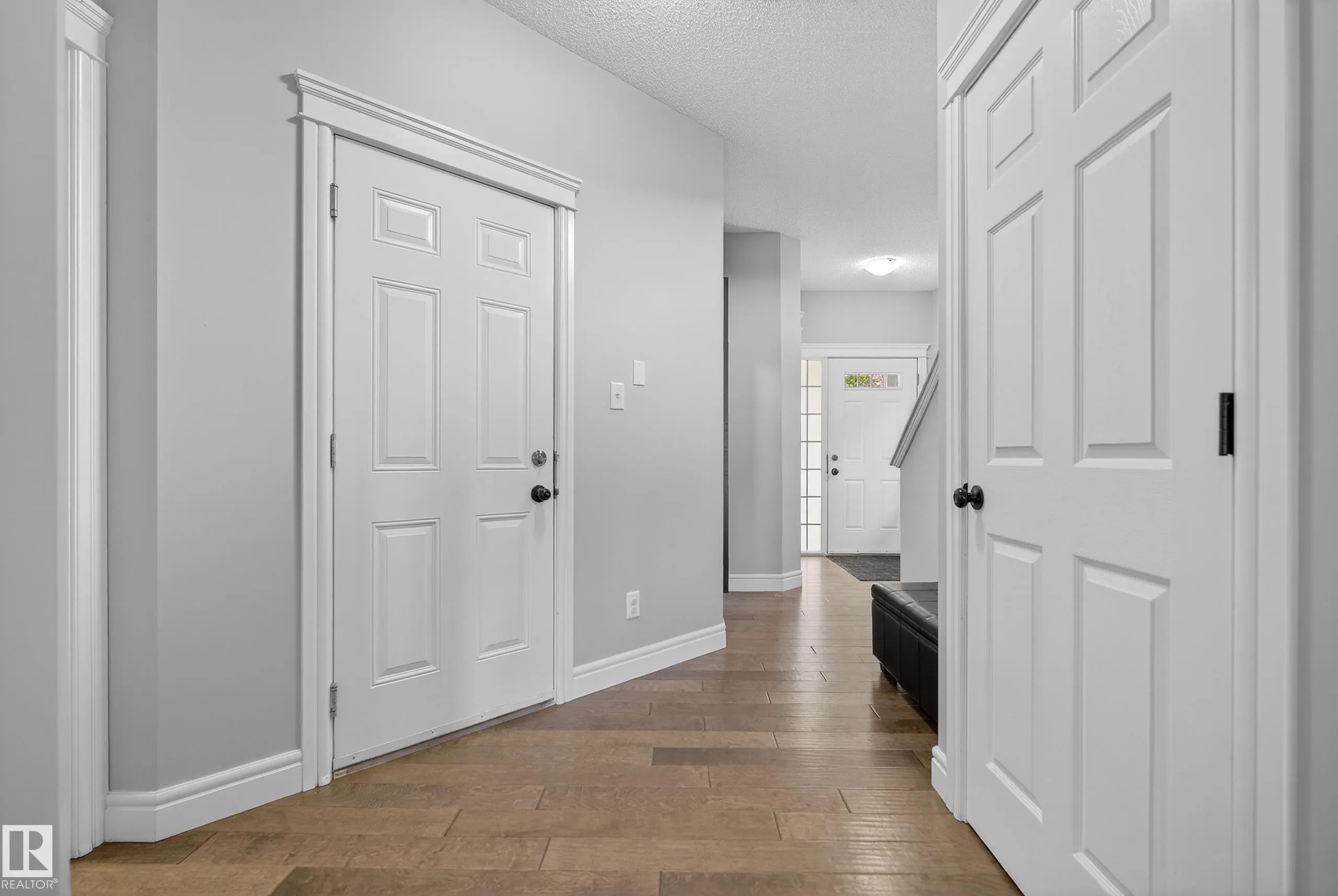 17 MEADOWVIEW Court