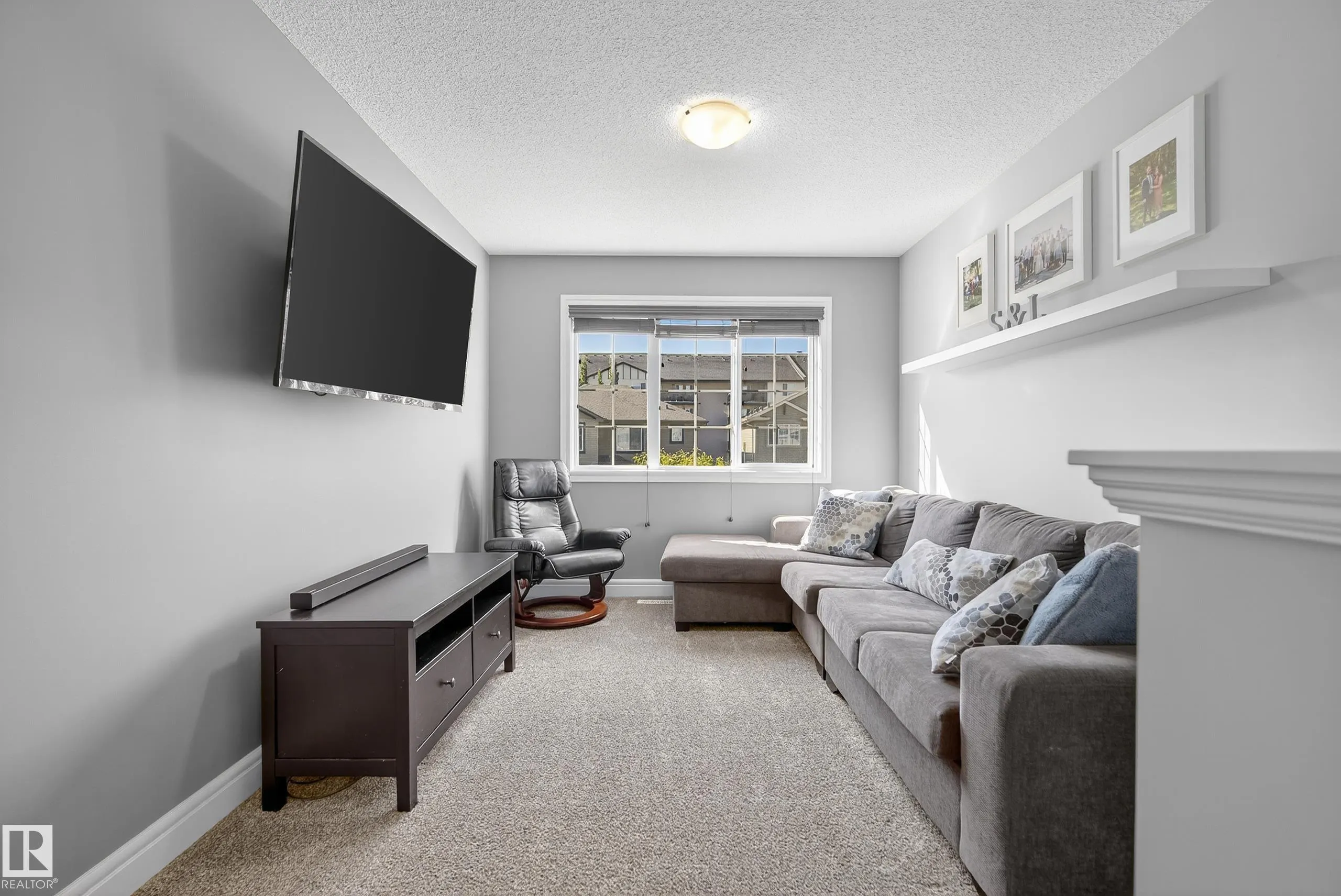 17 MEADOWVIEW Court