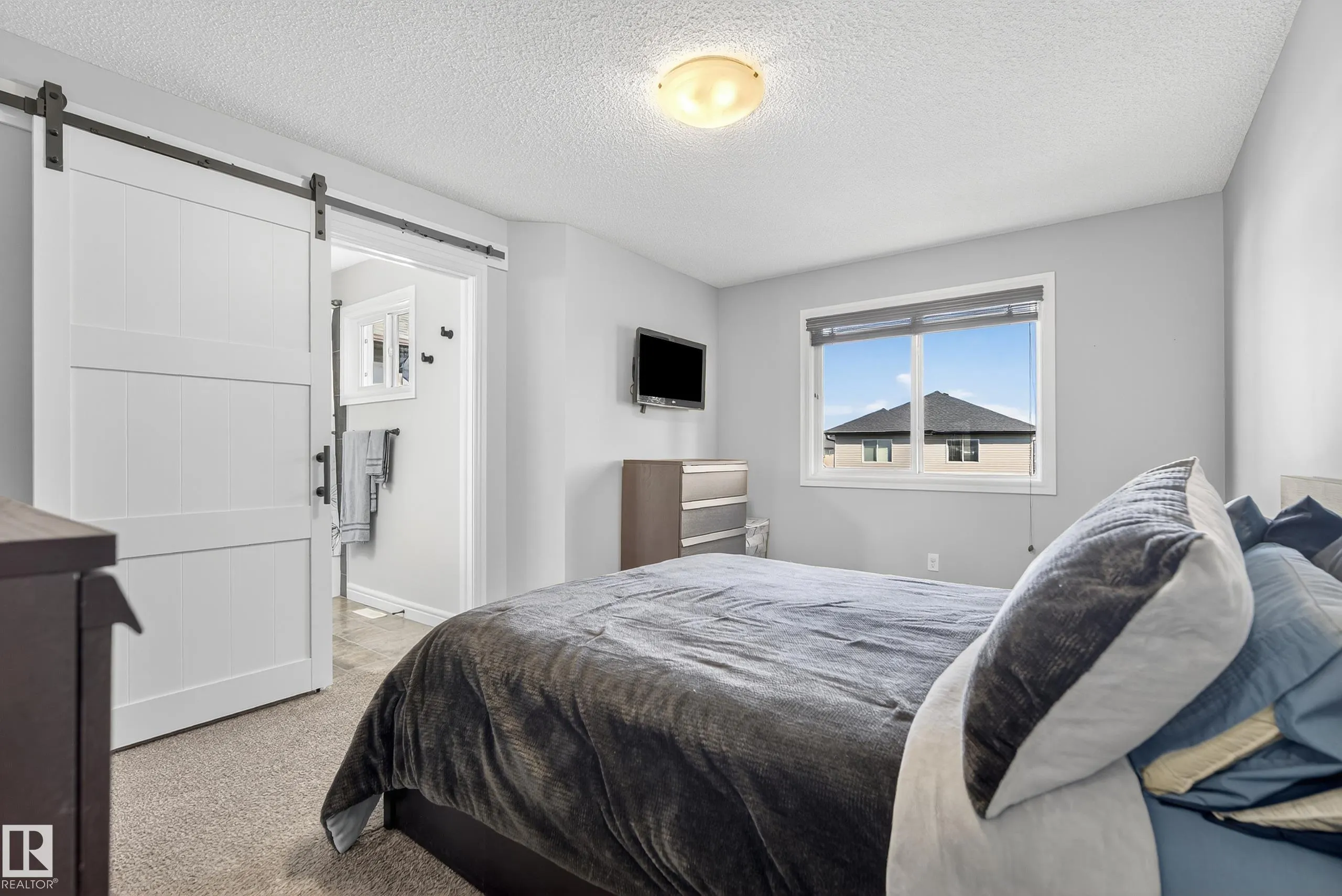 17 MEADOWVIEW Court