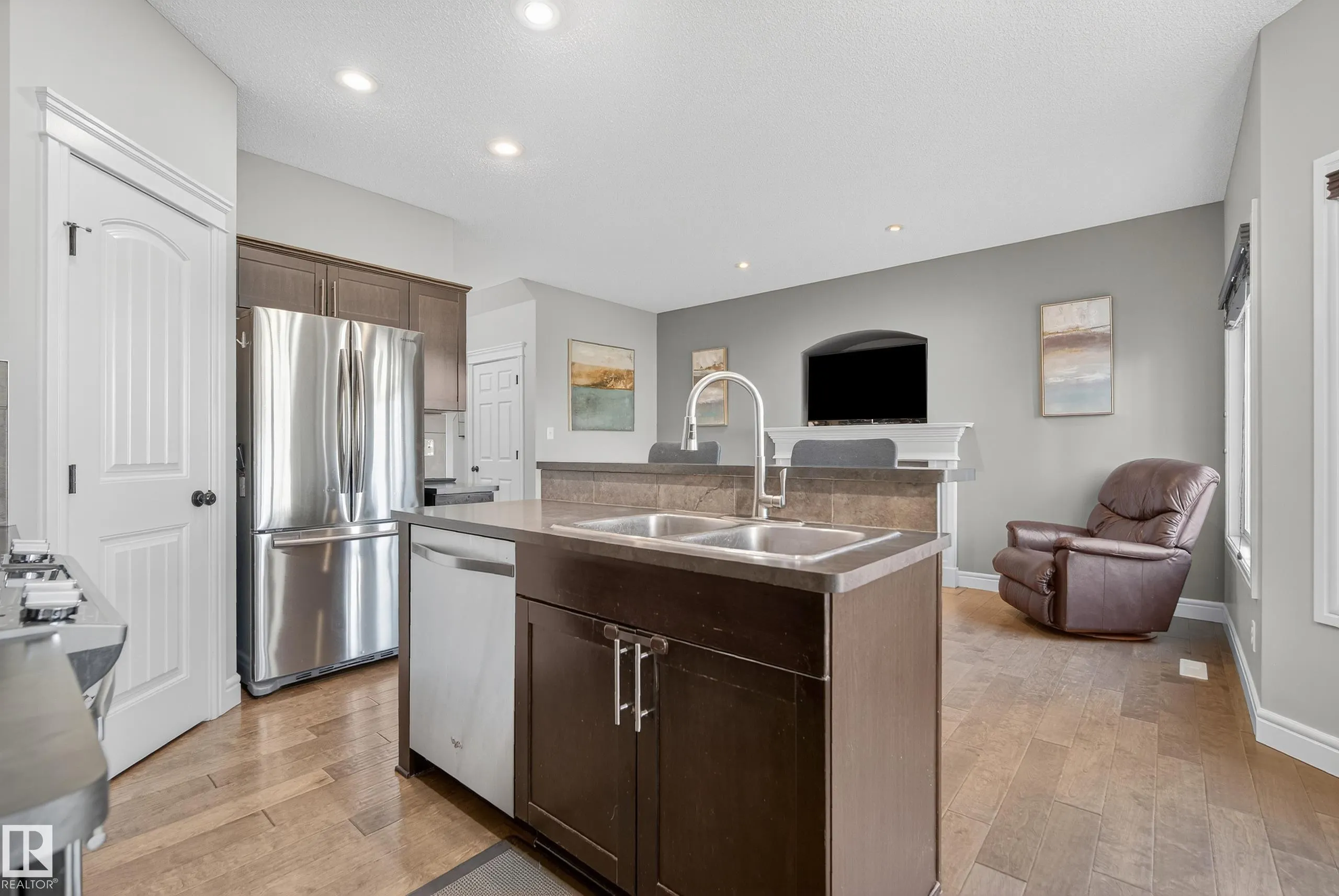 17 MEADOWVIEW Court