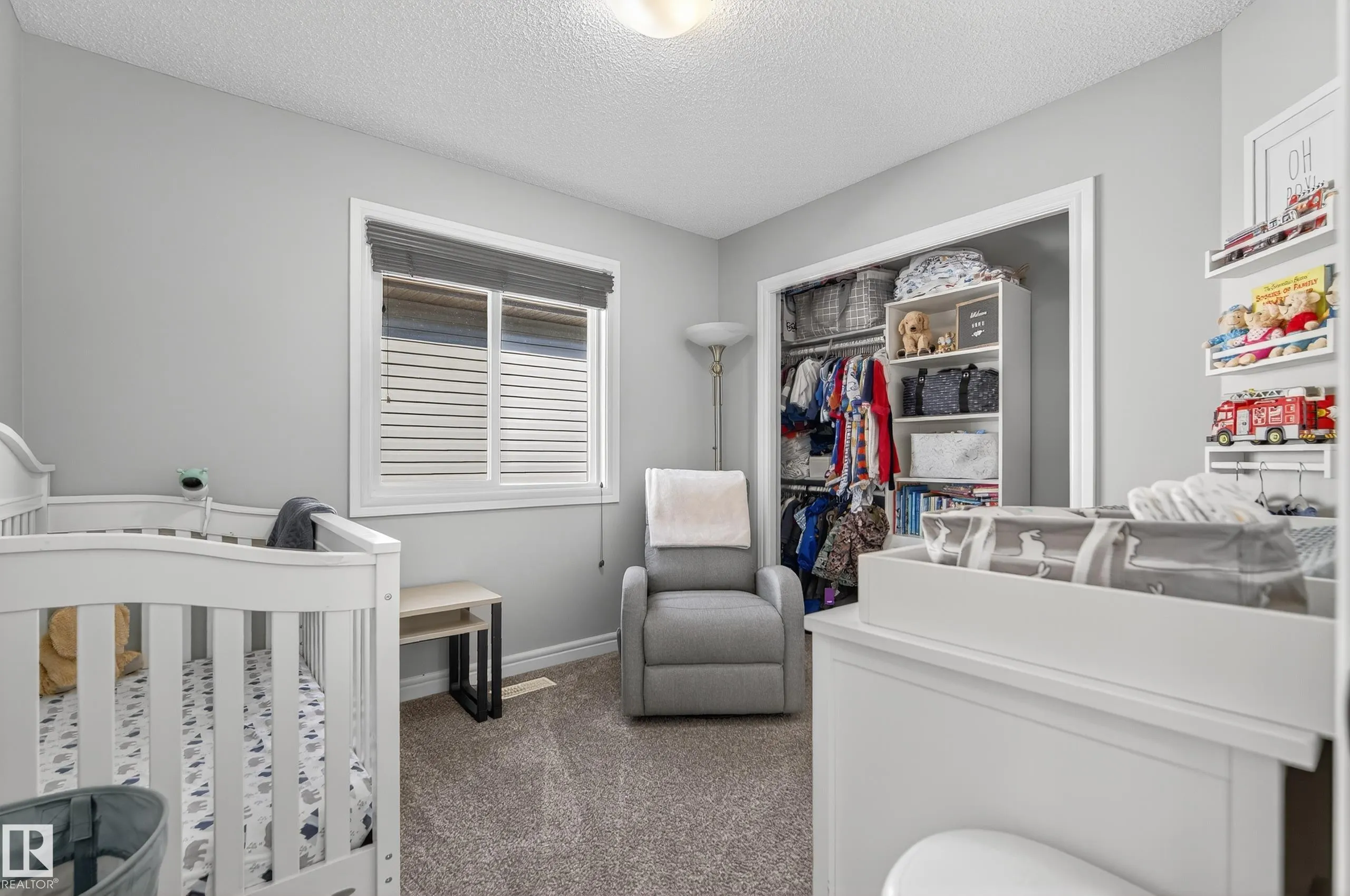 17 MEADOWVIEW Court