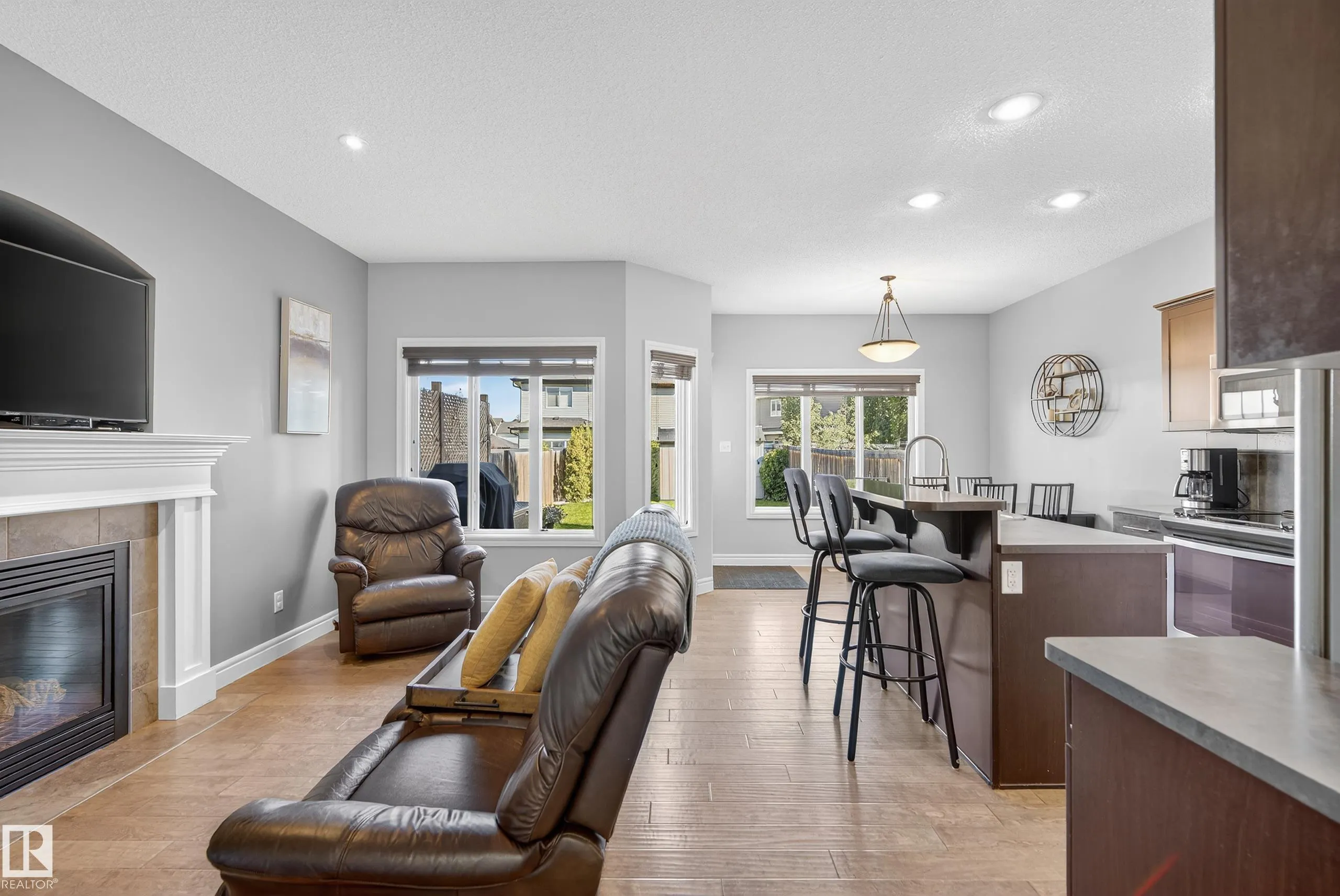 17 MEADOWVIEW Court