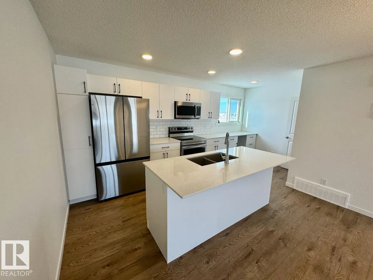 485 DESROCHERS Boulevard
