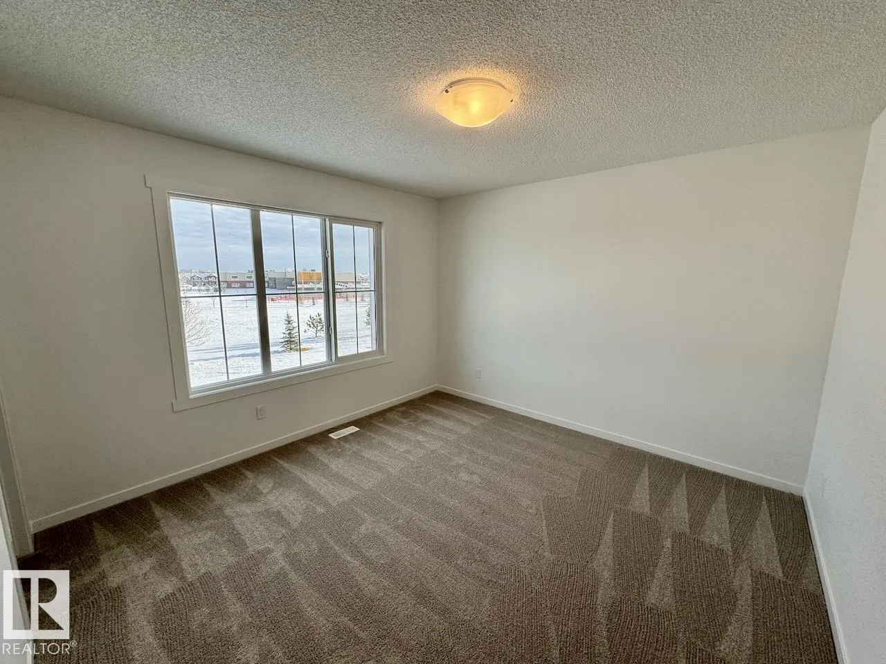 485 DESROCHERS Boulevard
