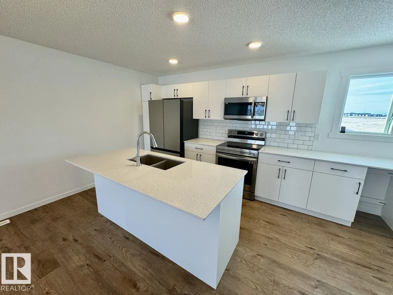 485 DESROCHERS Boulevard