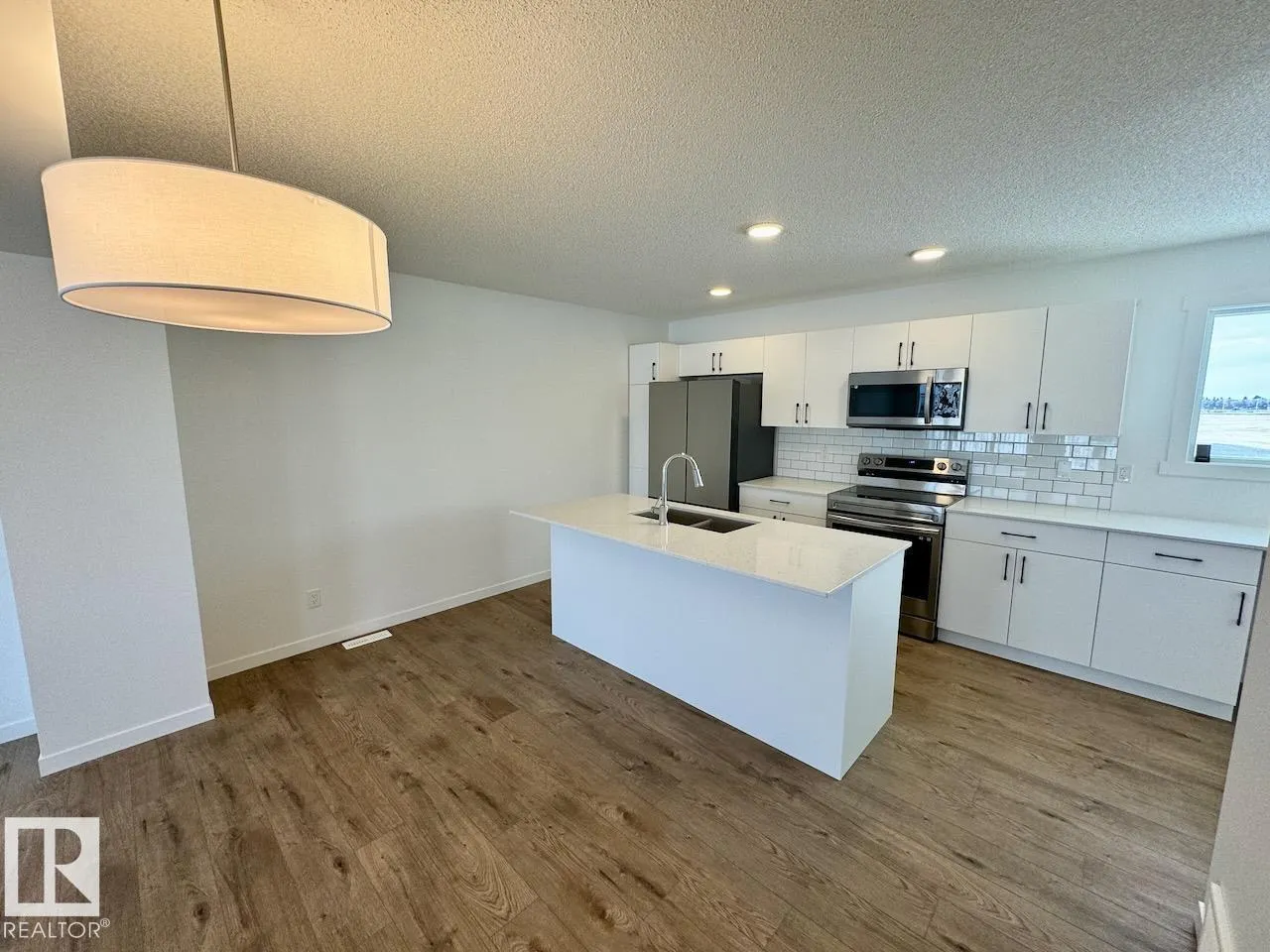 485 DESROCHERS Boulevard