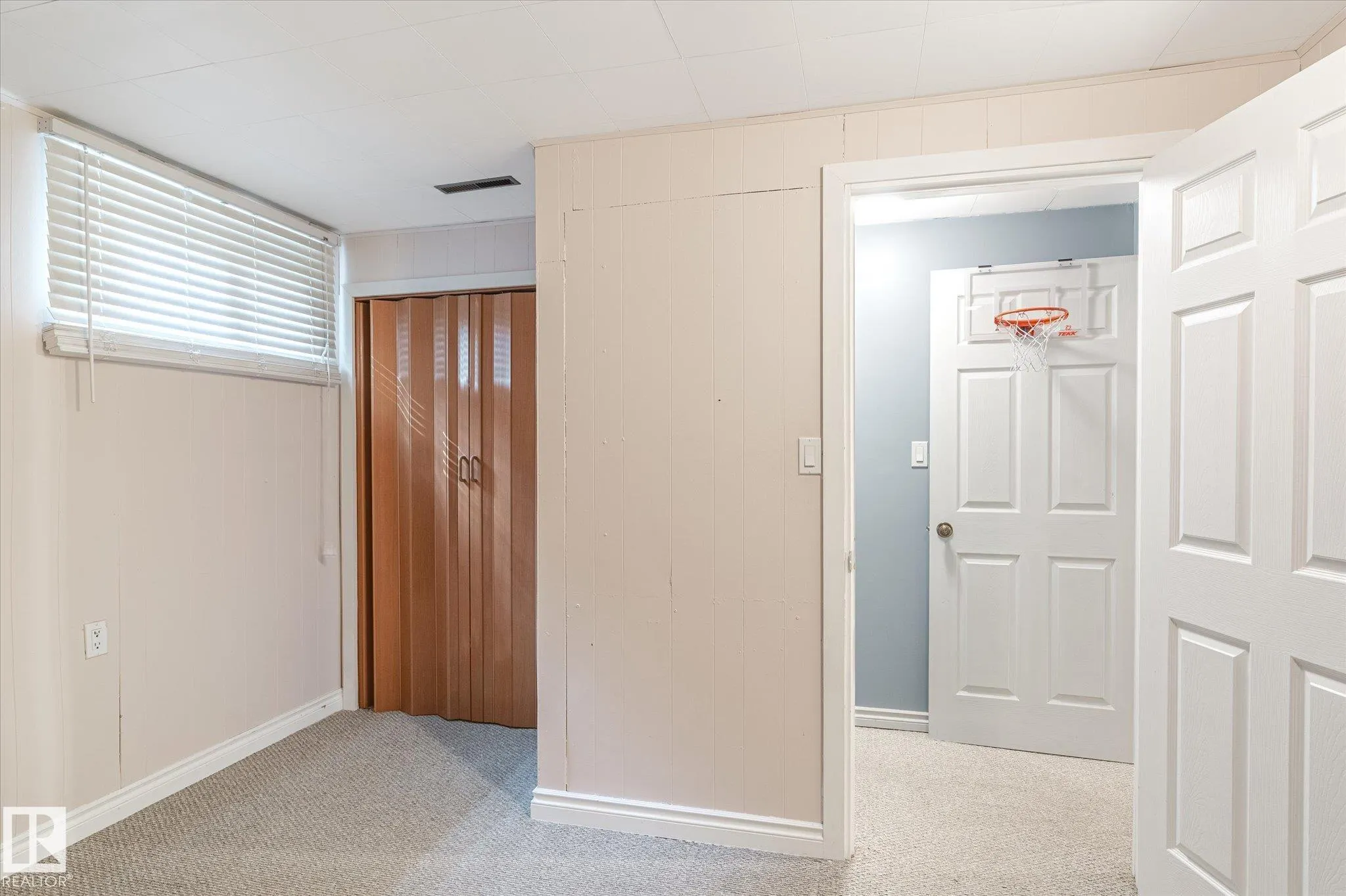 36 BROADVIEW Crescent
