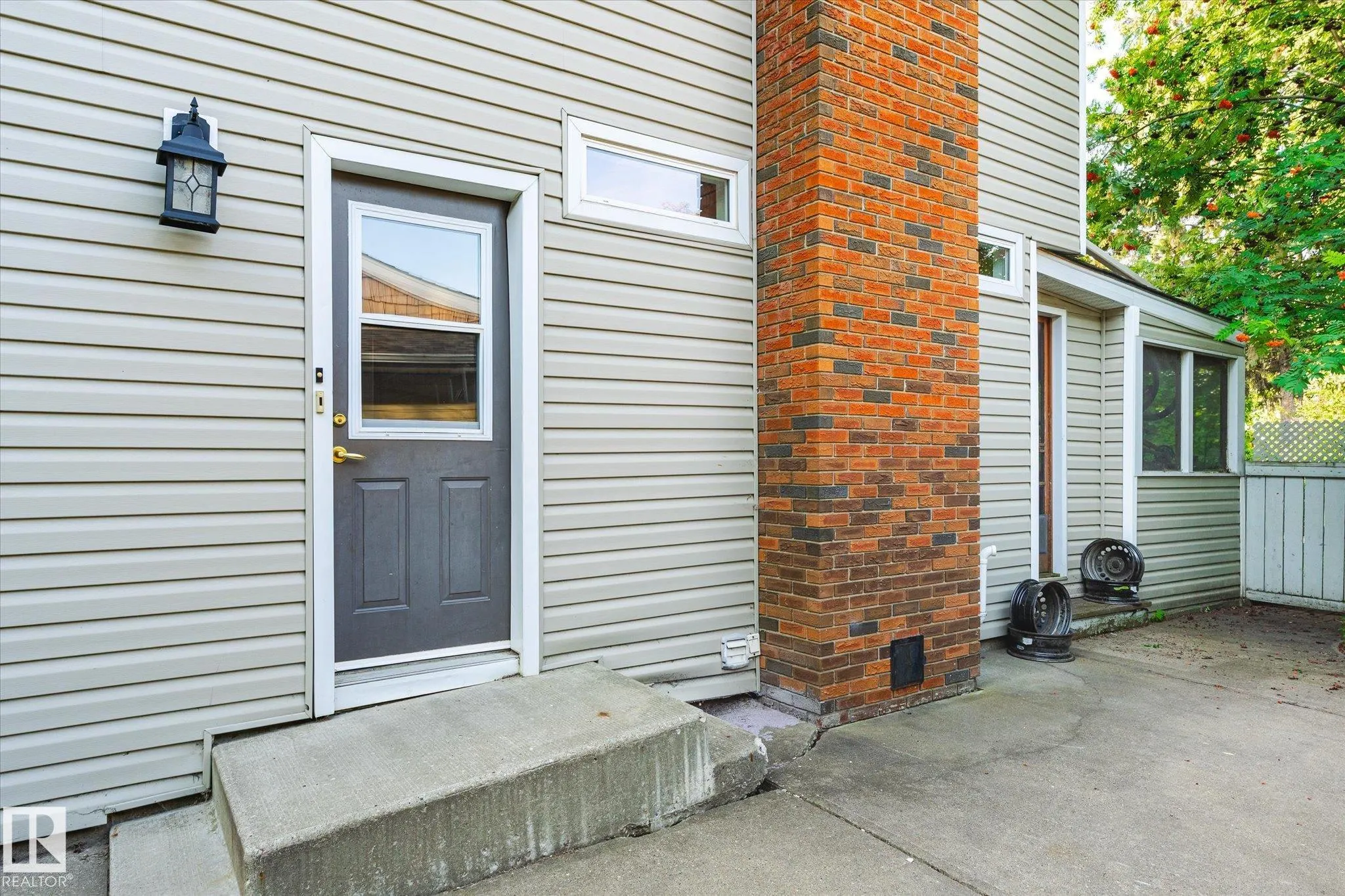 36 BROADVIEW Crescent