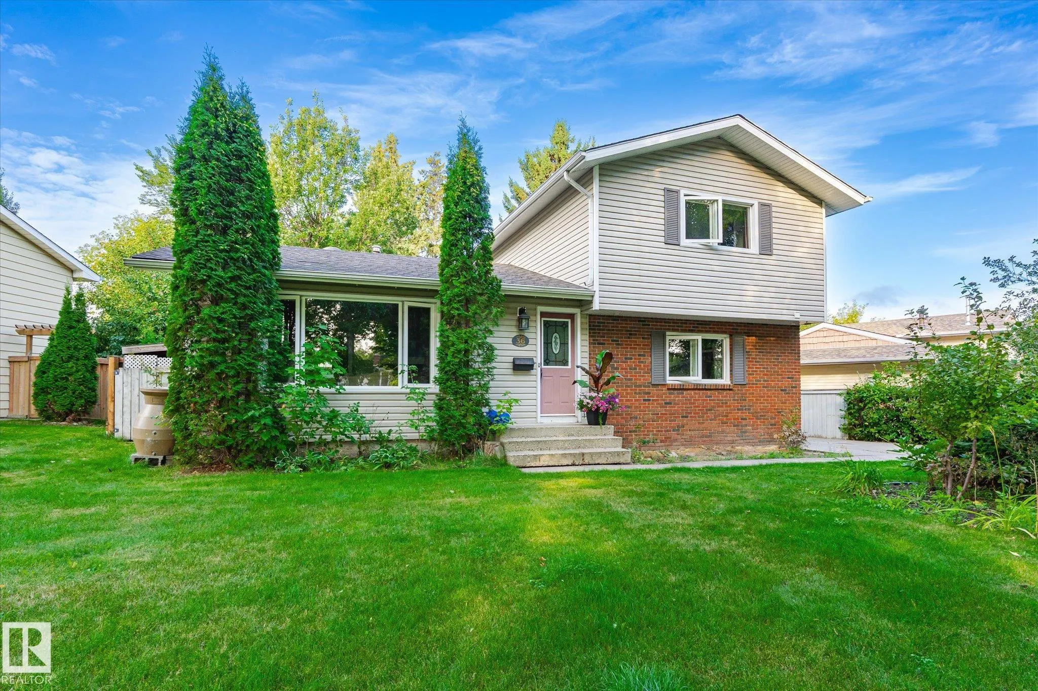 36 BROADVIEW Crescent