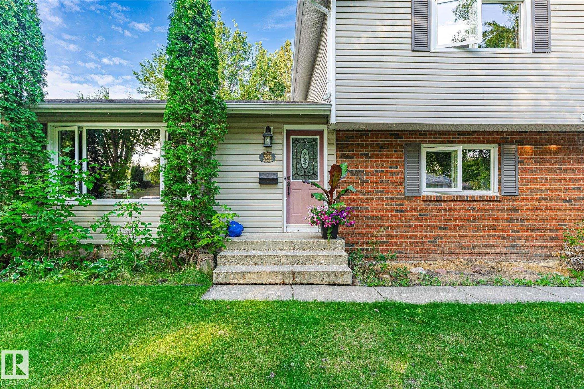 36 BROADVIEW Crescent