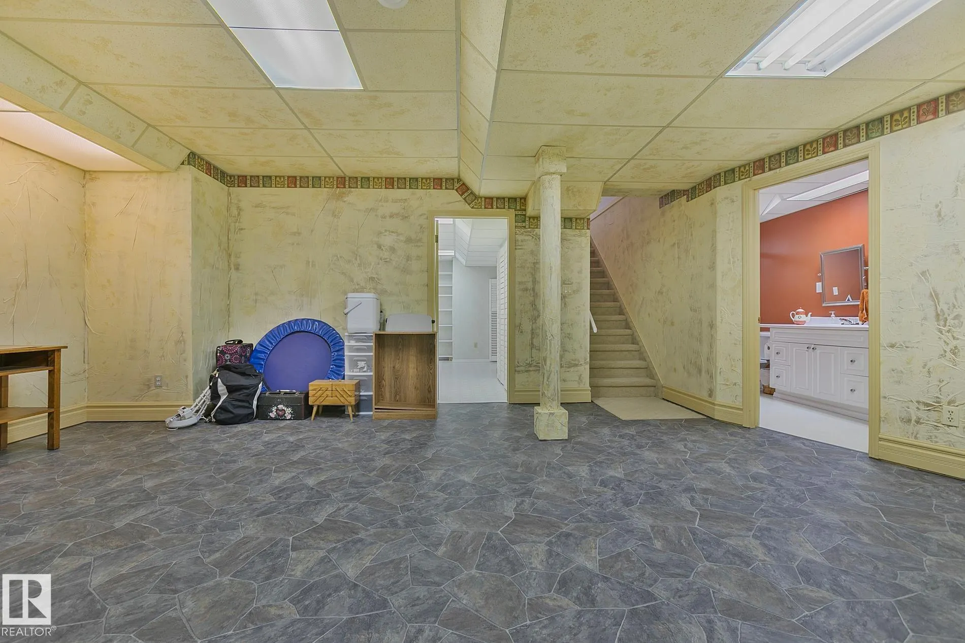 350 LILAC Lane