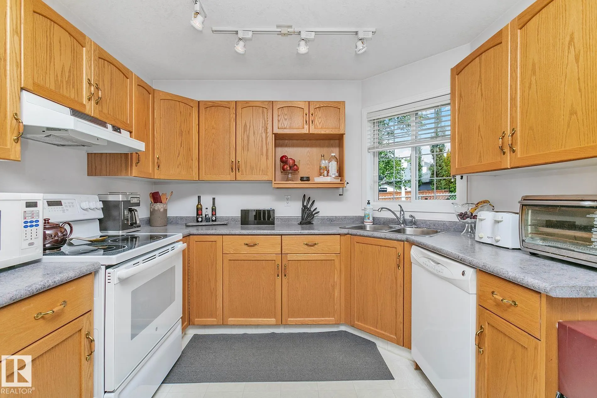350 LILAC Lane