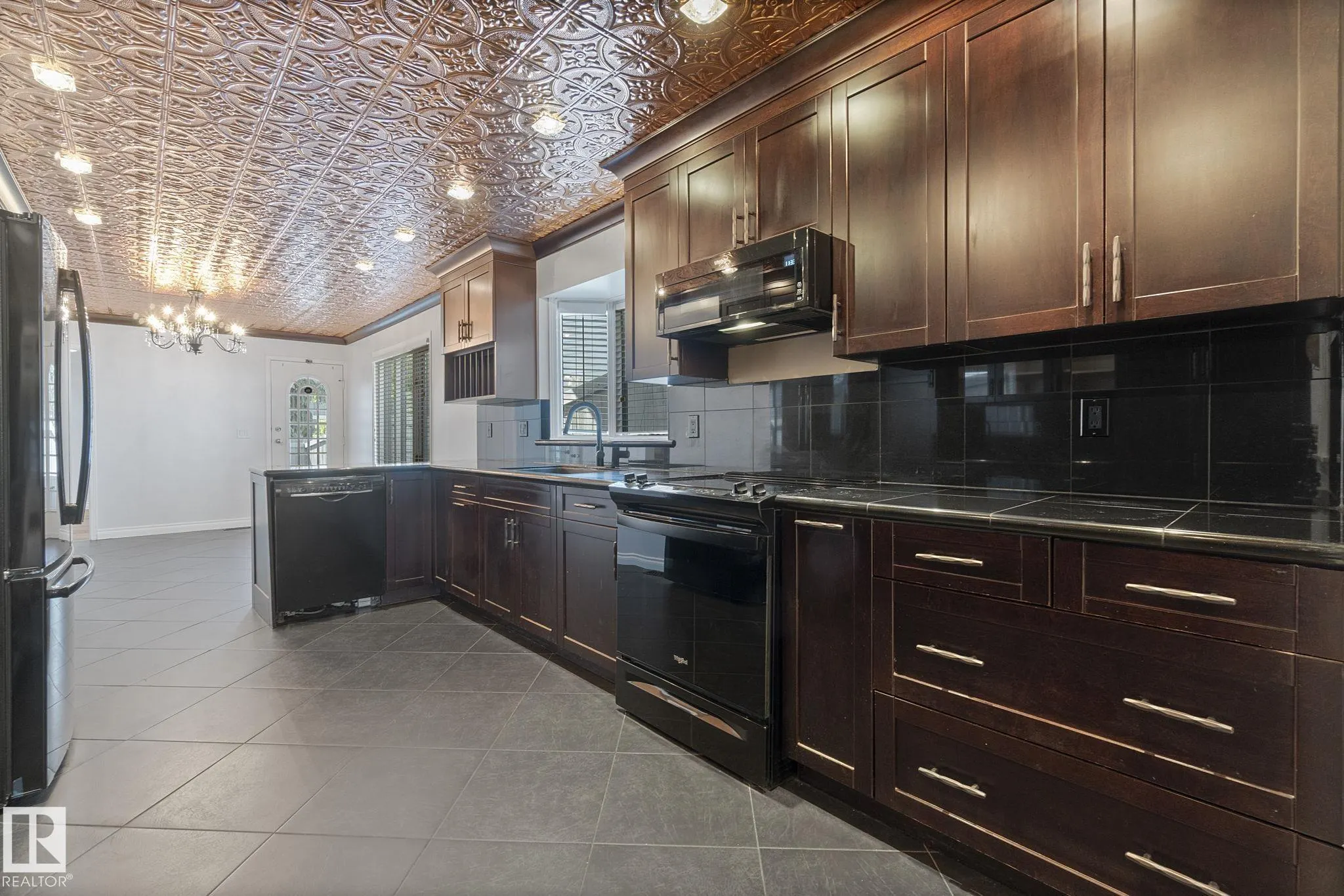 436 OLSEN Close