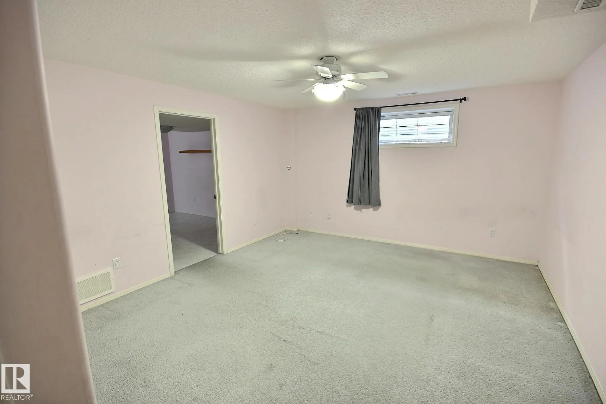 1233 GILLESPIE Crescent