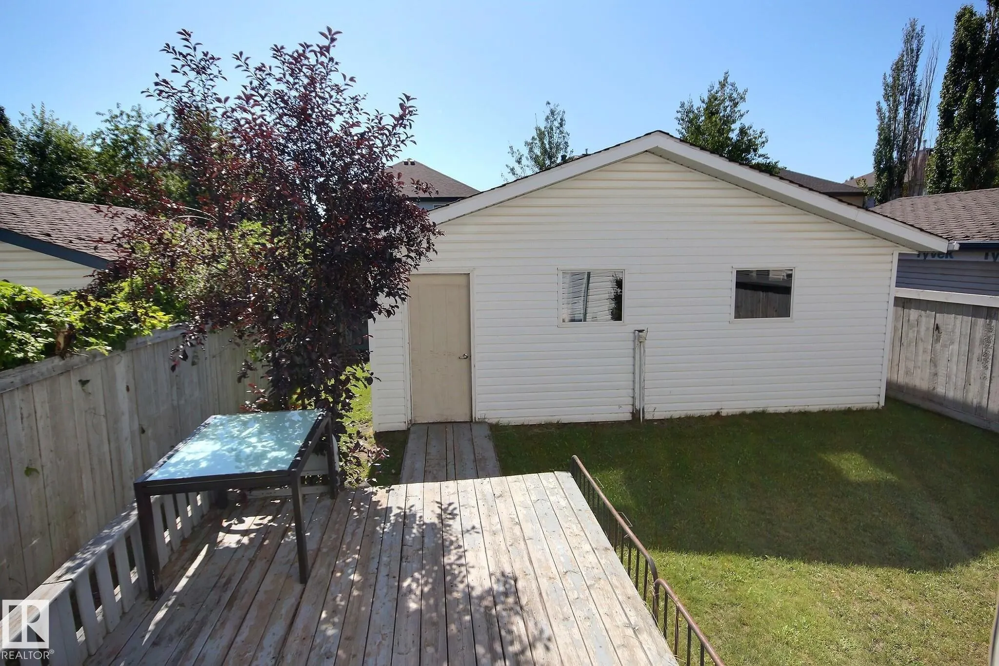 1233 GILLESPIE Crescent