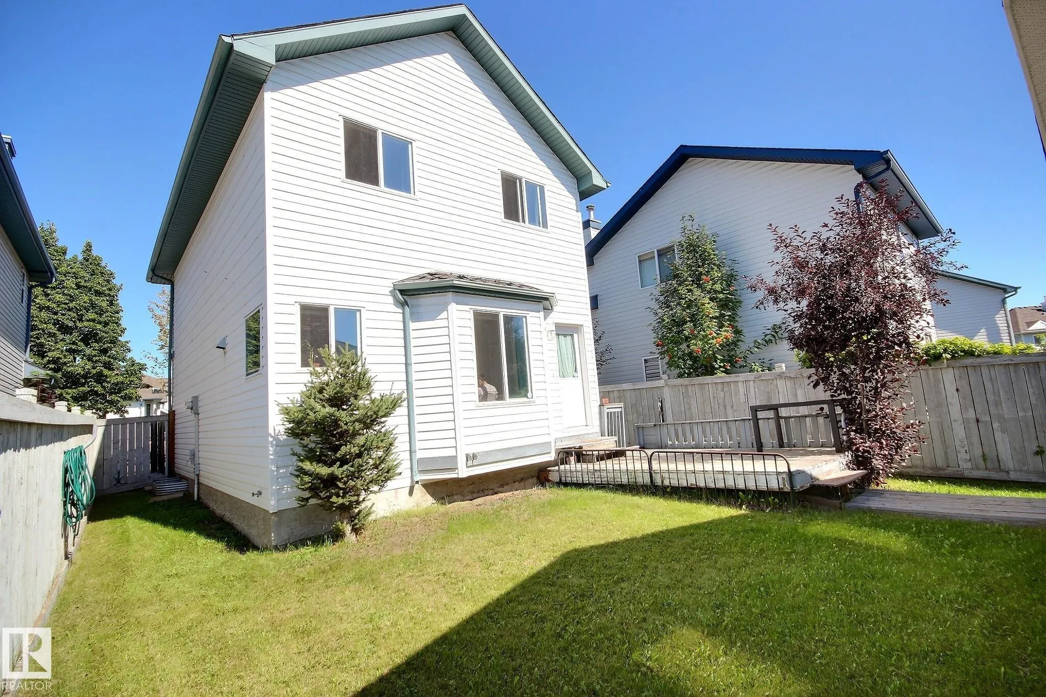 1233 GILLESPIE Crescent