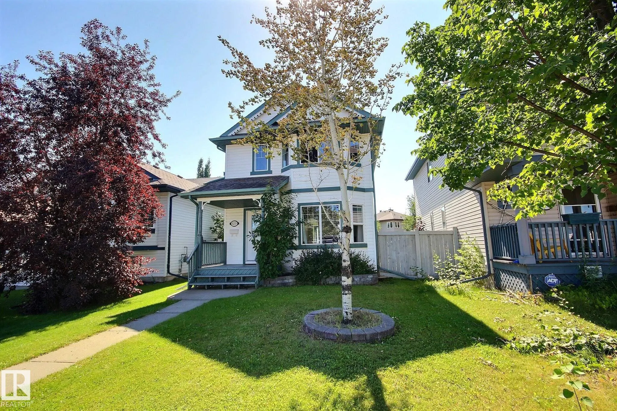 1233 GILLESPIE Crescent