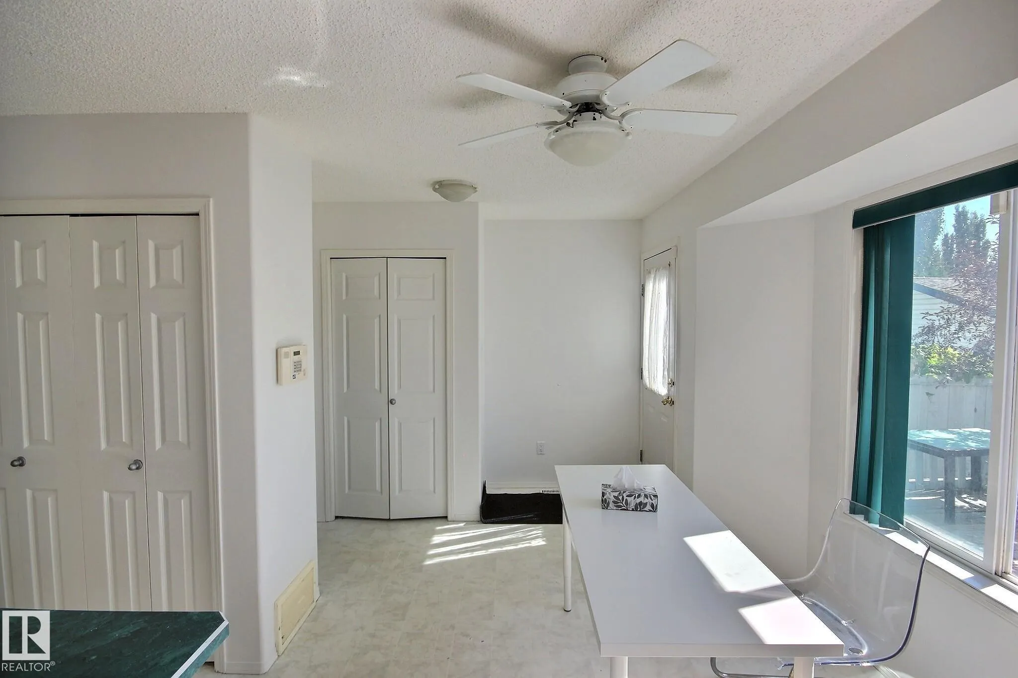 1233 GILLESPIE Crescent
