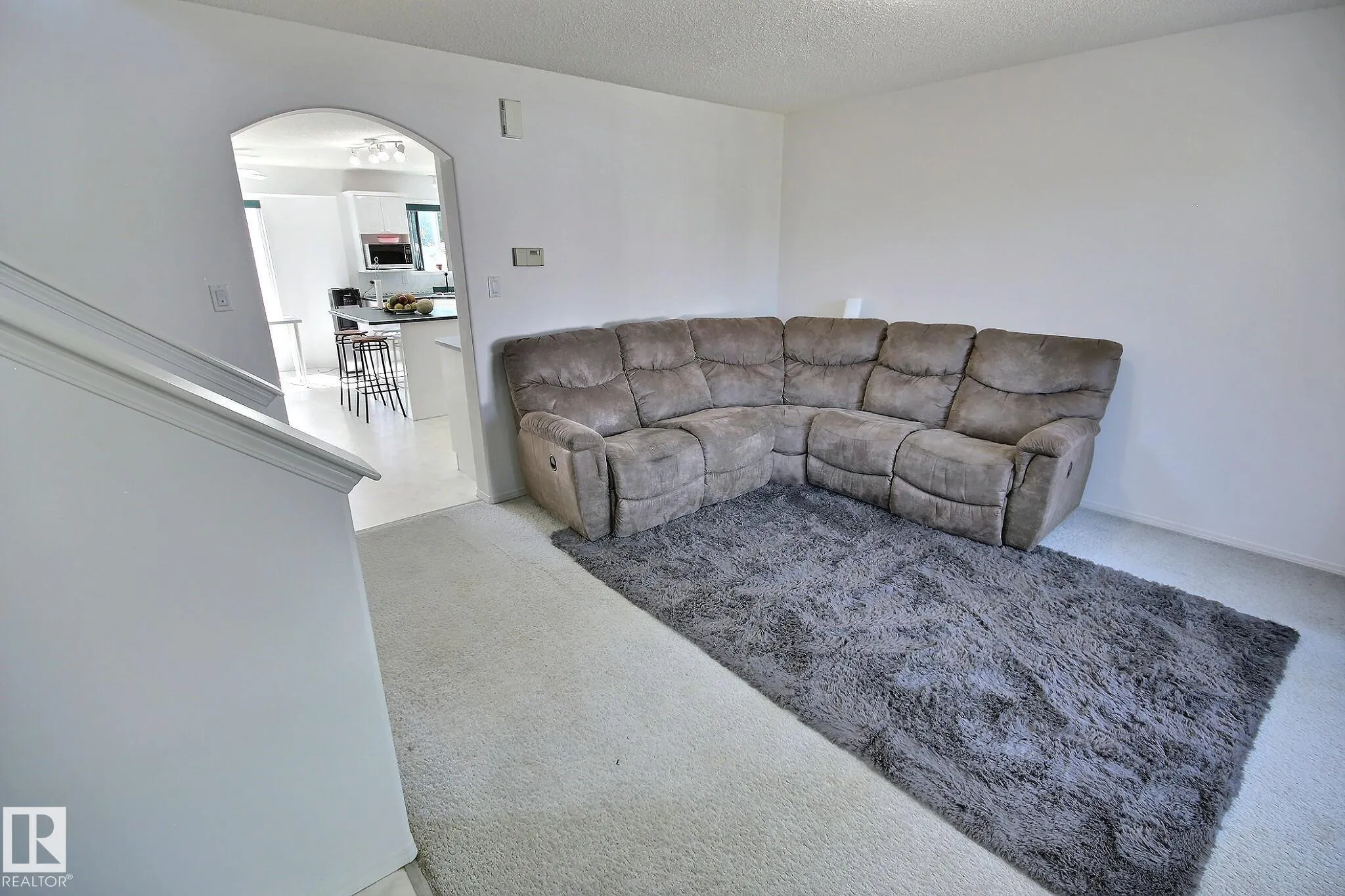 1233 GILLESPIE Crescent