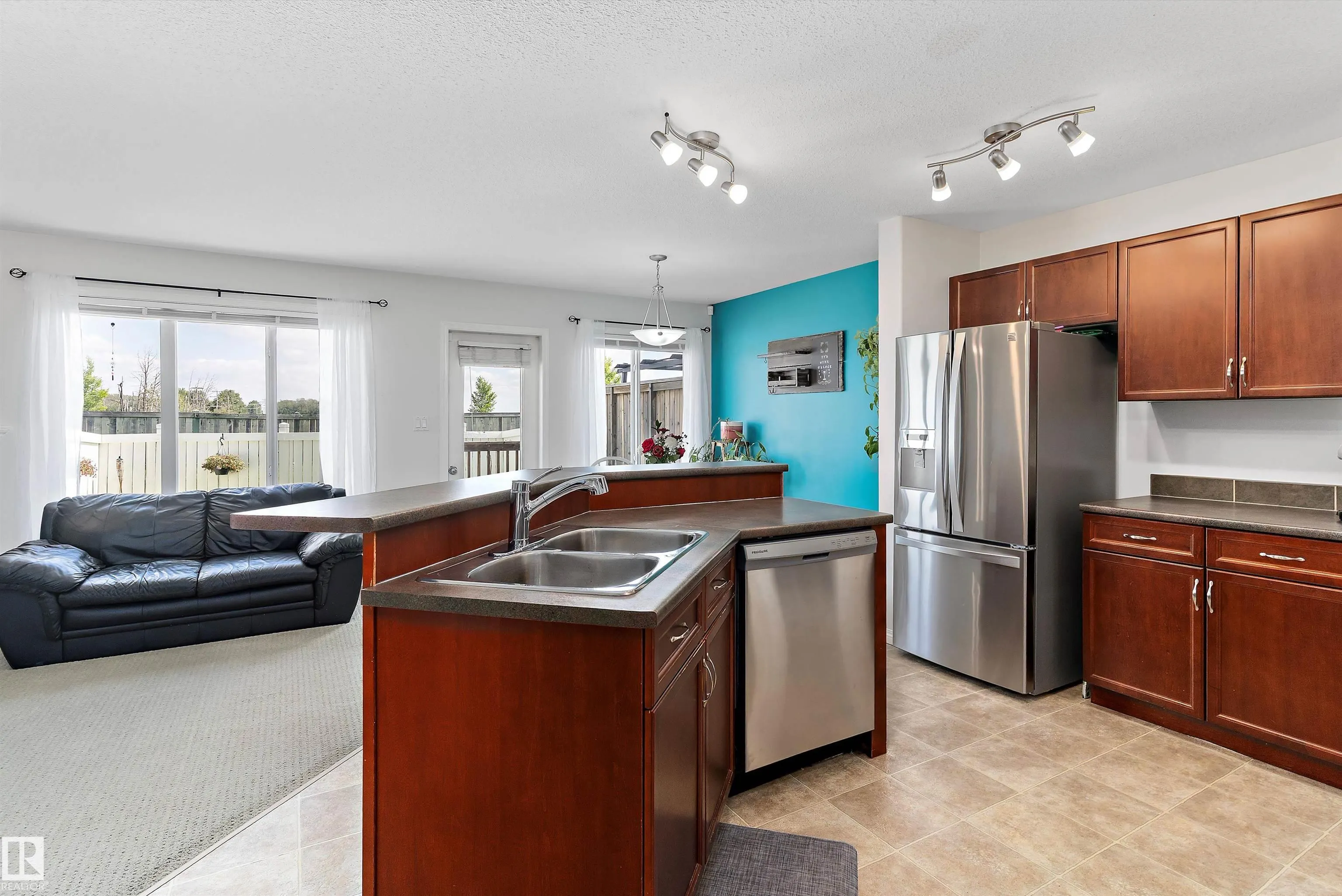 102 Graywood Mews