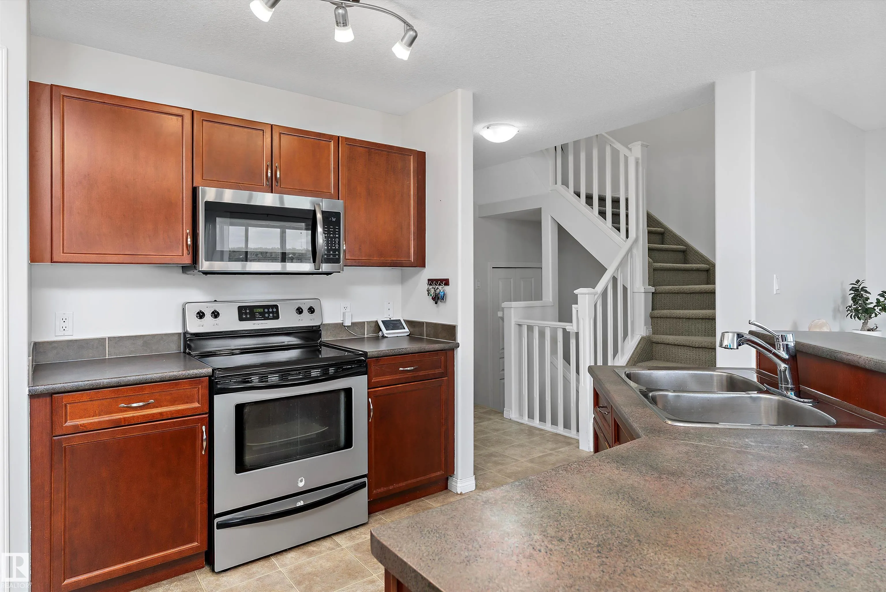 102 Graywood Mews