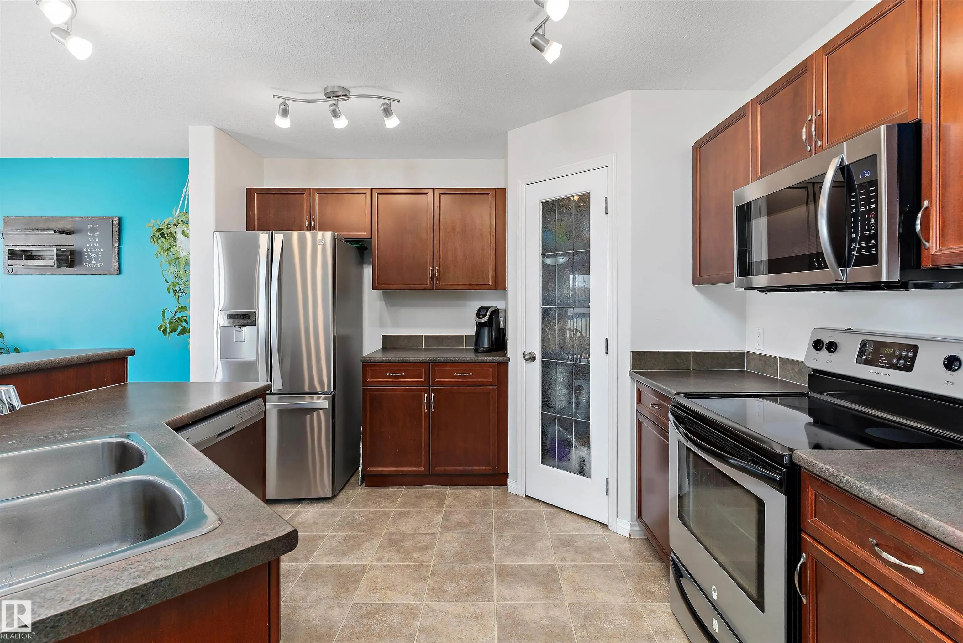 102 Graywood Mews