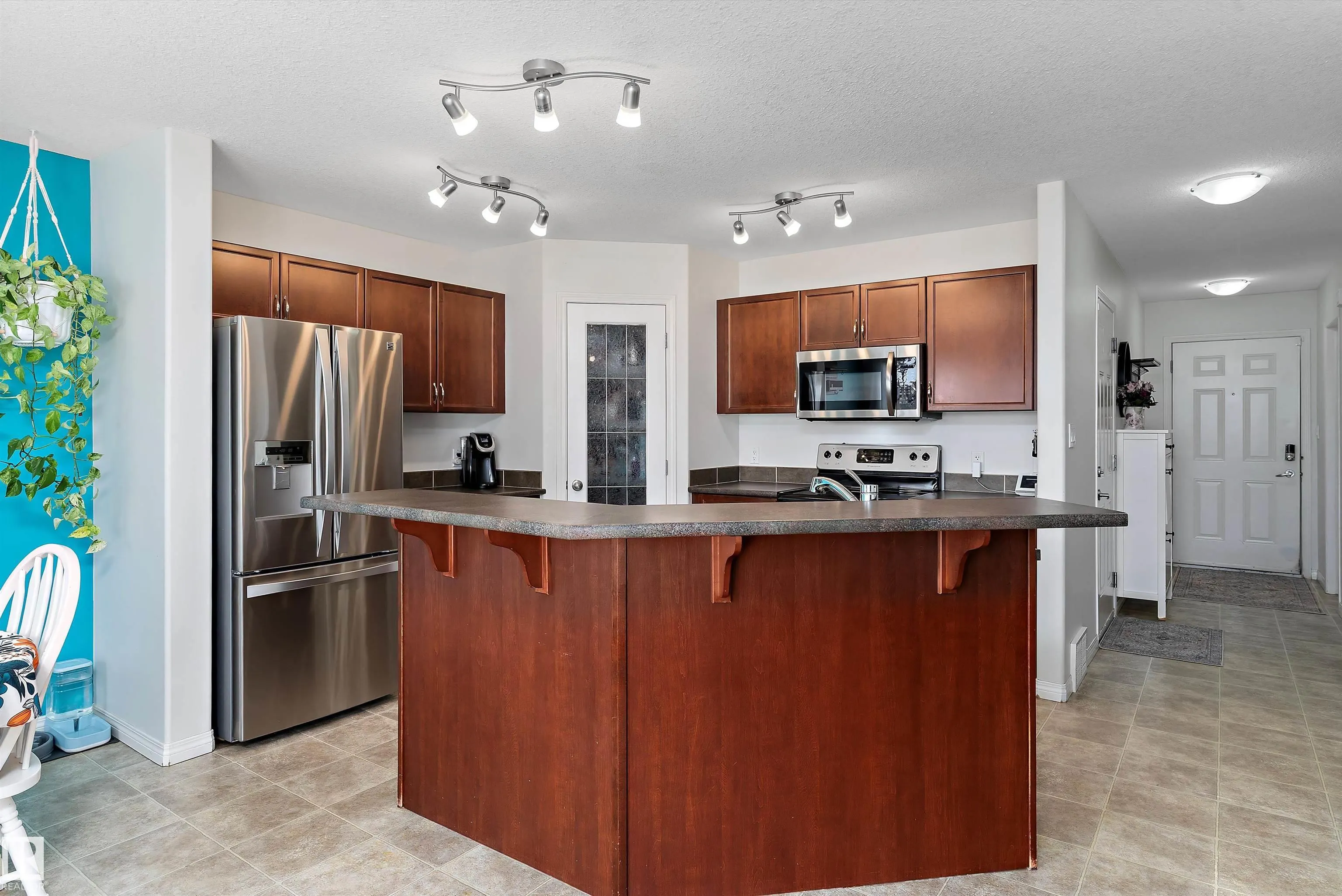 102 Graywood Mews